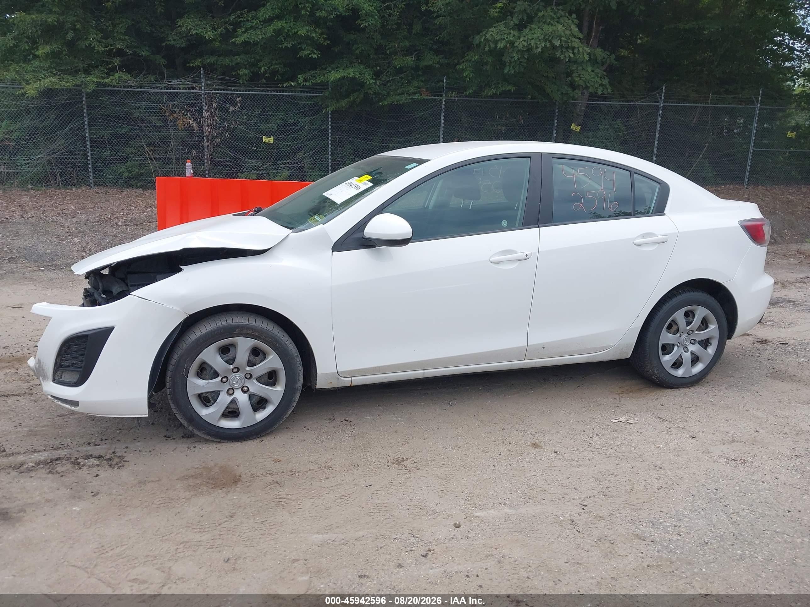 2011 Mazda Mazda3 I Sport White vin: JM1BL1UG9B1464155