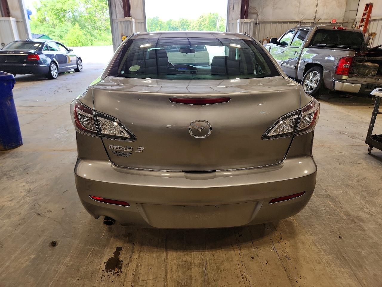 2012 Mazda 3 I Gray vin: JM1BL1UG9C1591683