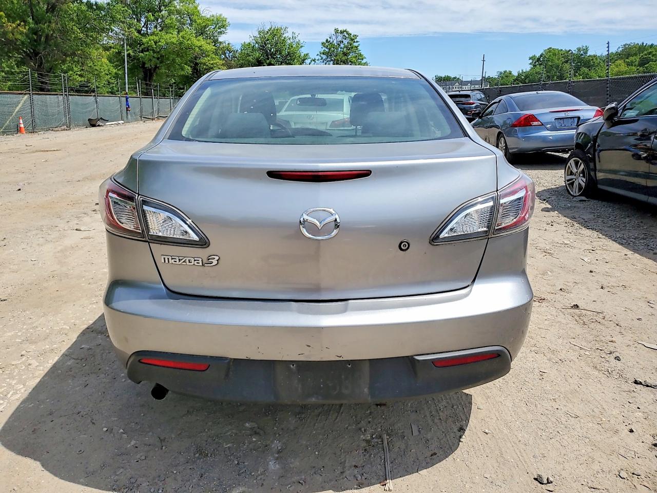 2011 Mazda 3 I Серый vin: JM1BL1UGXB1359155