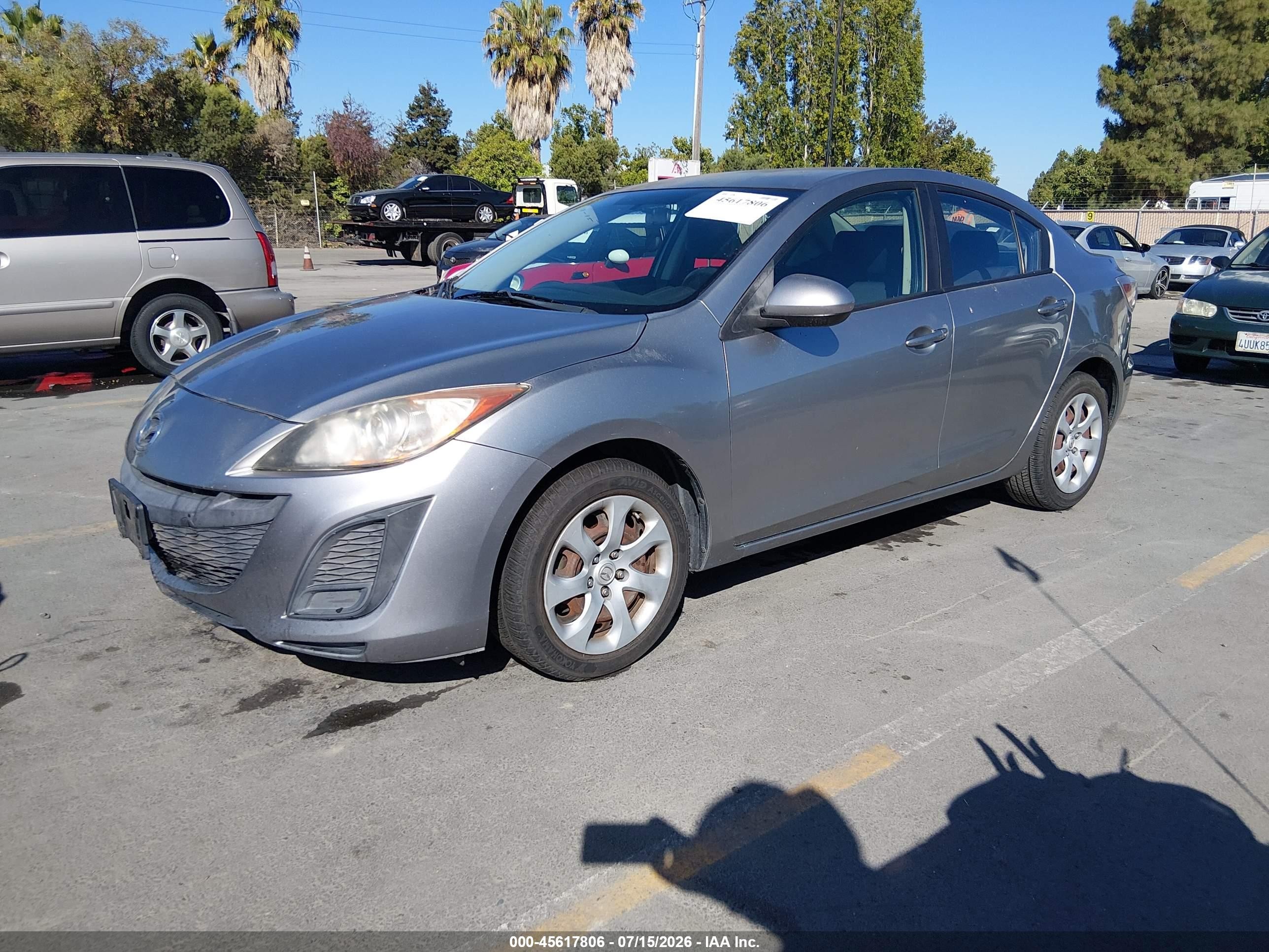 2011 Mazda Mazda3 I Sport Silver vin: JM1BL1UGXB1408502