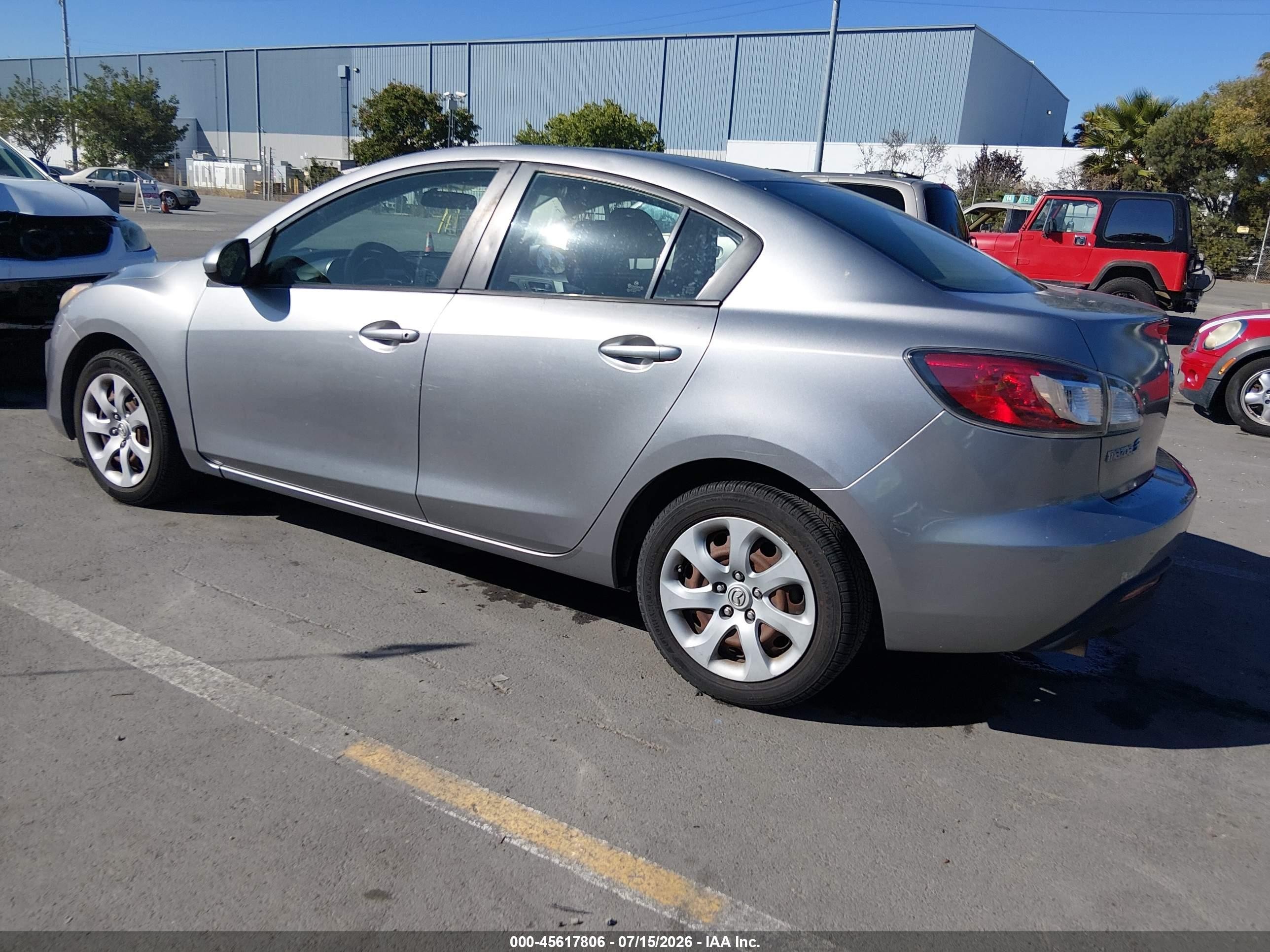 2011 Mazda Mazda3 I Sport Silver vin: JM1BL1UGXB1408502