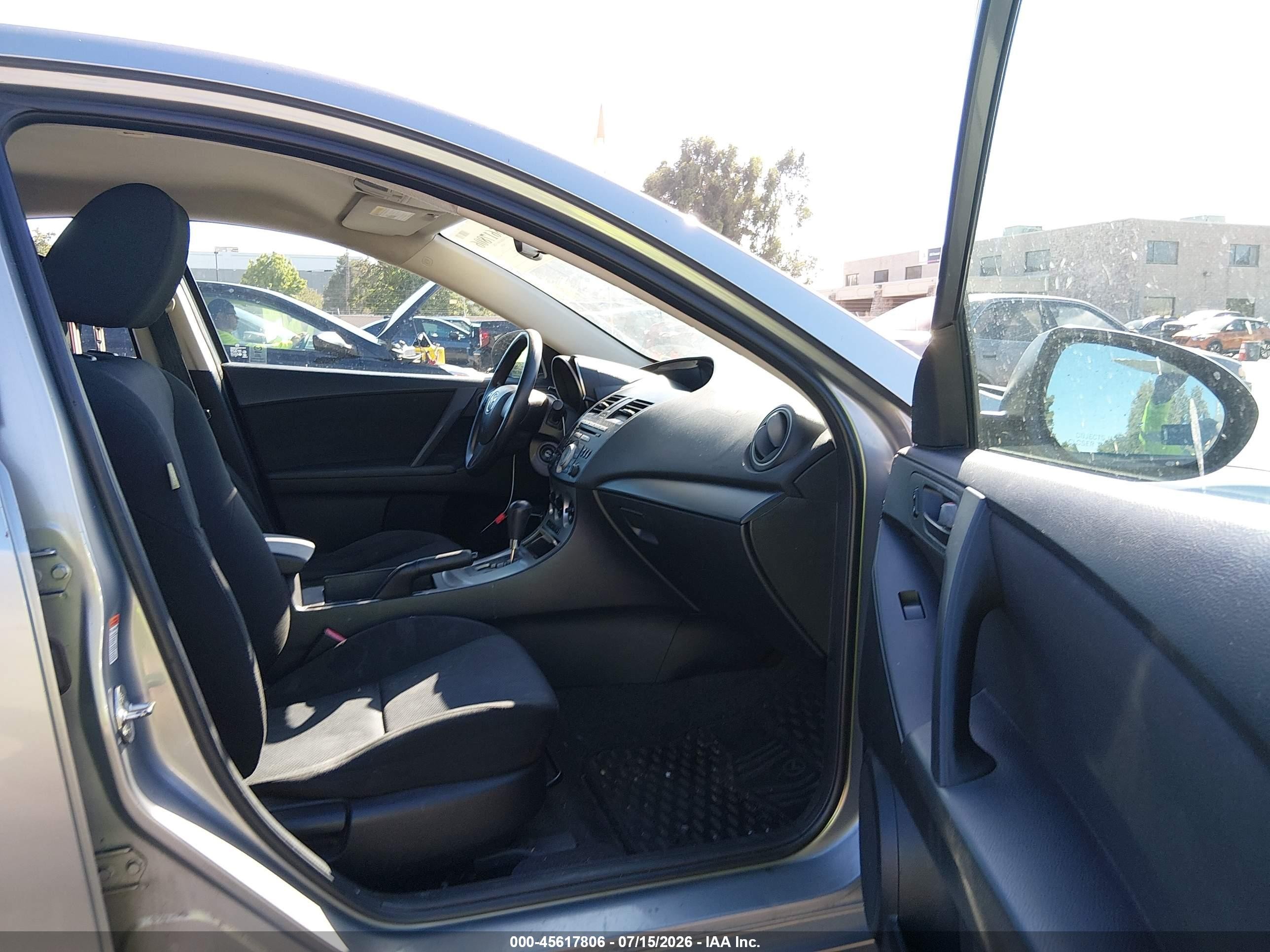 2011 Mazda Mazda3 I Sport Silver vin: JM1BL1UGXB1408502
