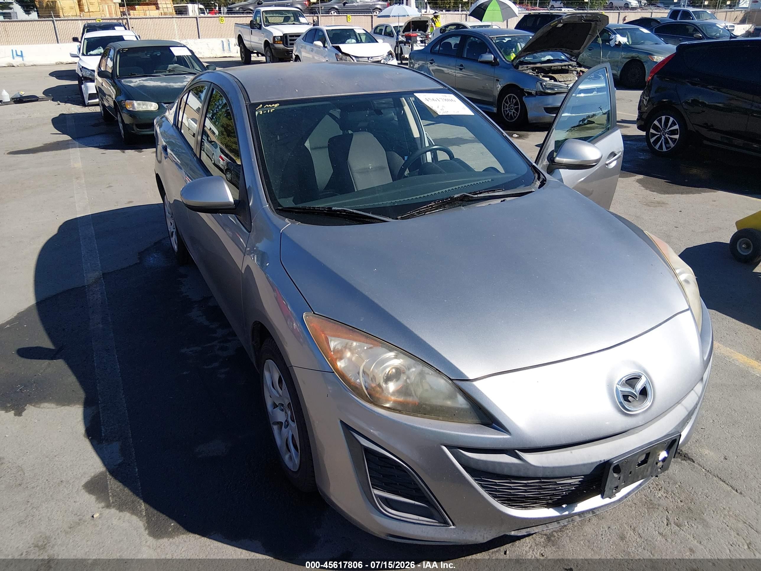 2011 Mazda Mazda3 I Sport Silver vin: JM1BL1UGXB1408502