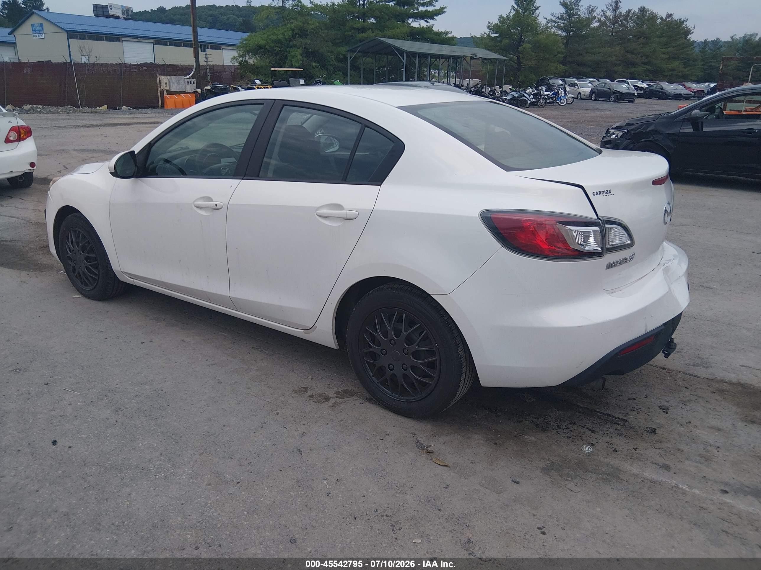 2011 Mazda Mazda3 I Sport White vin: JM1BL1UGXB1476427