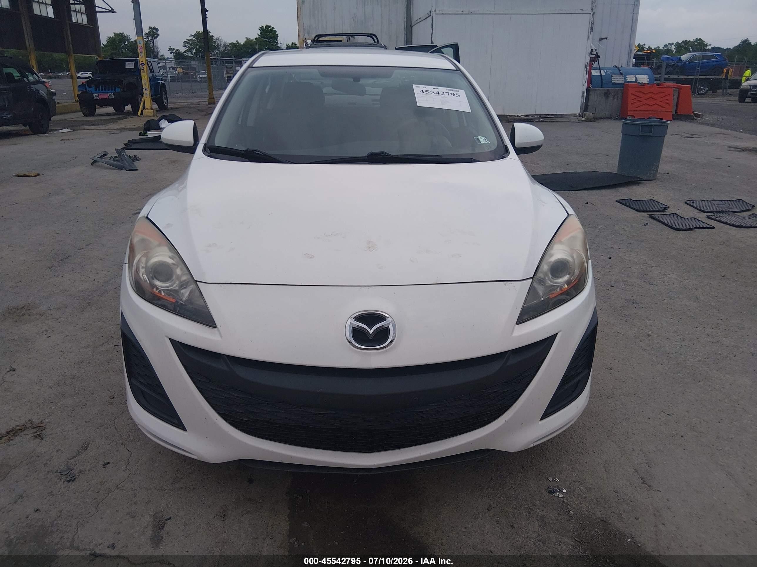 2011 Mazda Mazda3 I Sport White vin: JM1BL1UGXB1476427