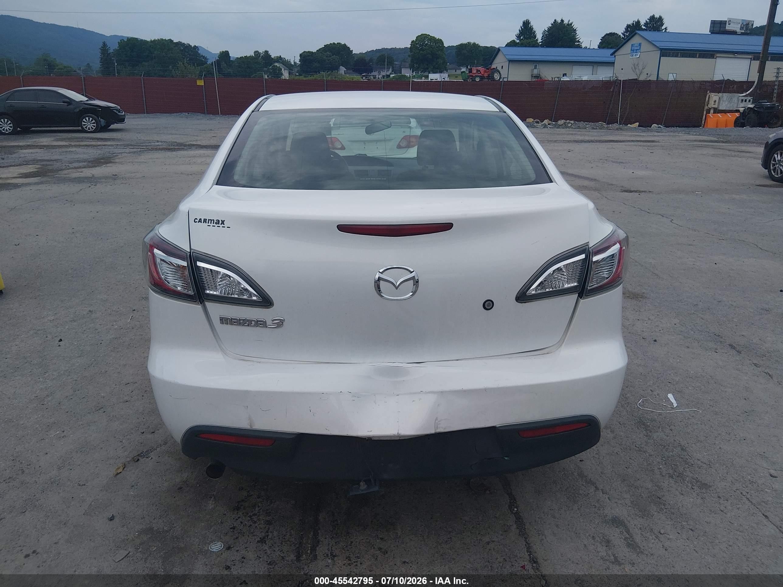 2011 Mazda Mazda3 I Sport White vin: JM1BL1UGXB1476427