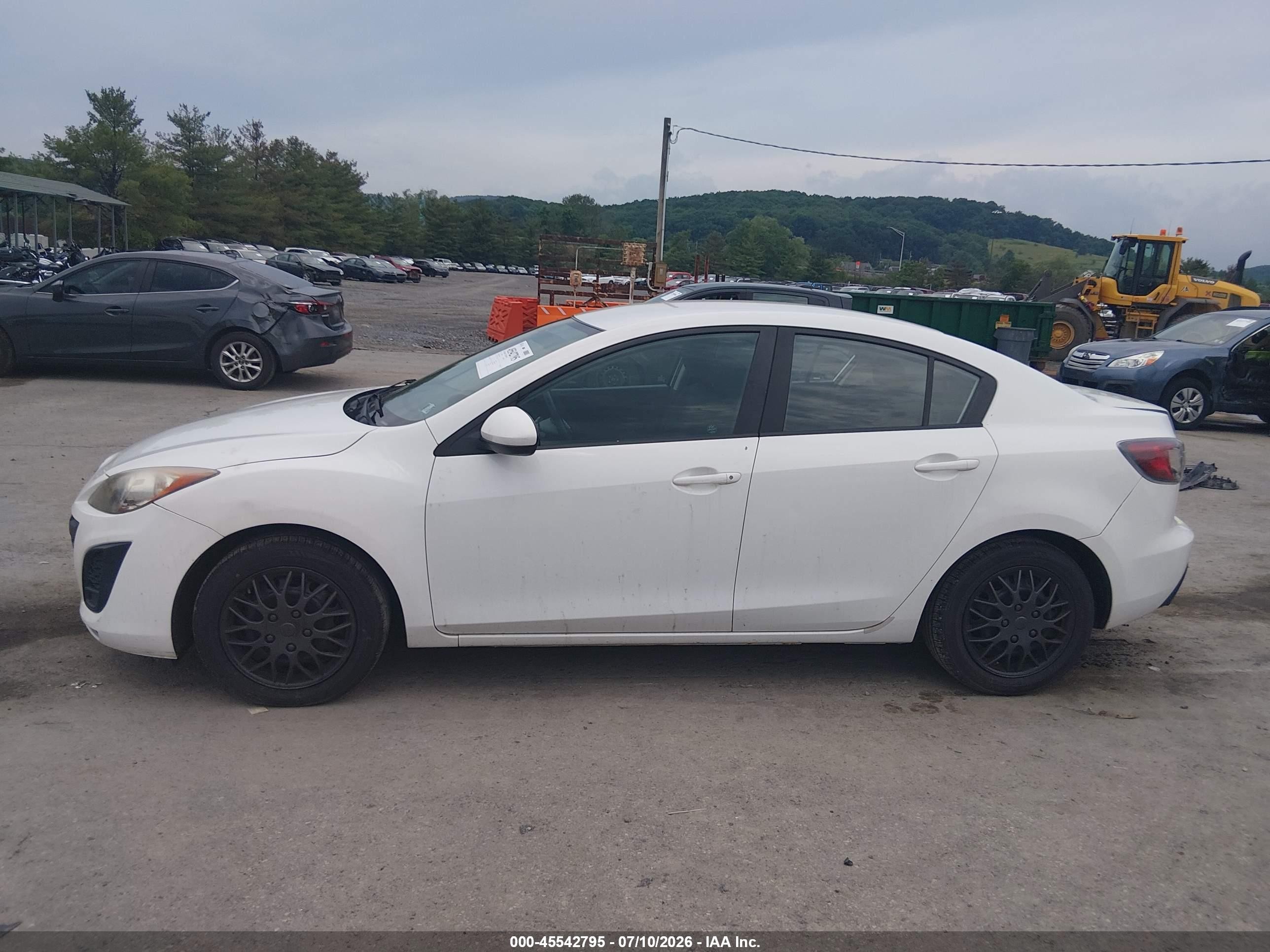 2011 Mazda Mazda3 I Sport White vin: JM1BL1UGXB1476427