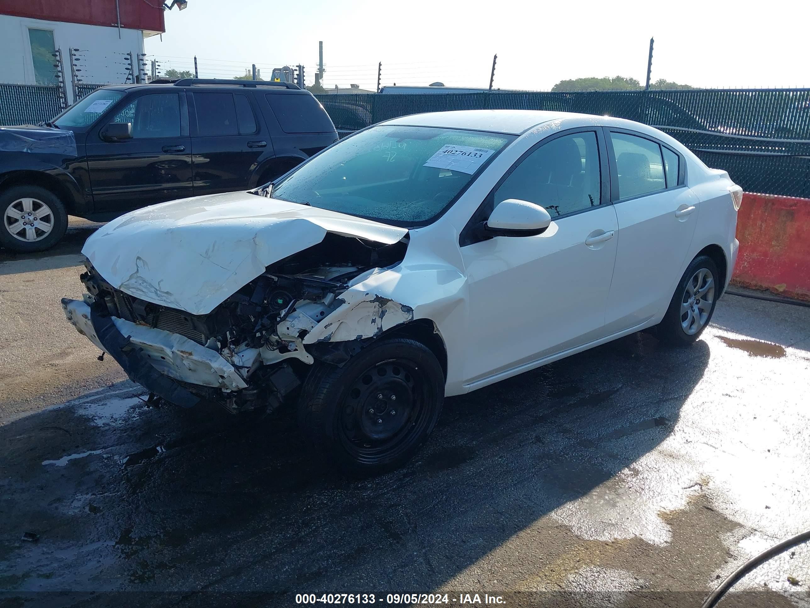 2013 Mazda Mazda3 I Sport White vin: JM1BL1UP0D1851504
