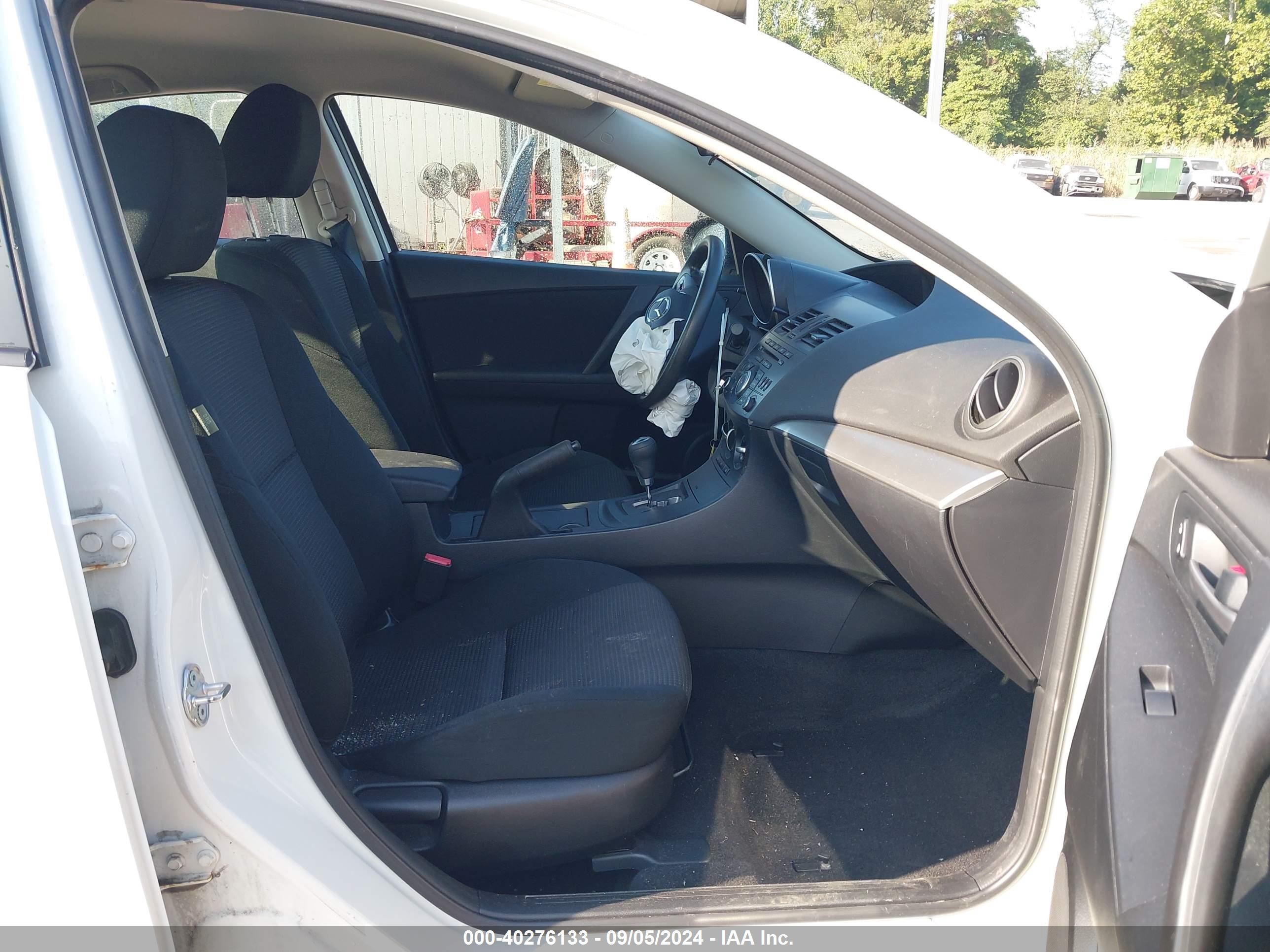 2013 Mazda Mazda3 I Sport White vin: JM1BL1UP0D1851504