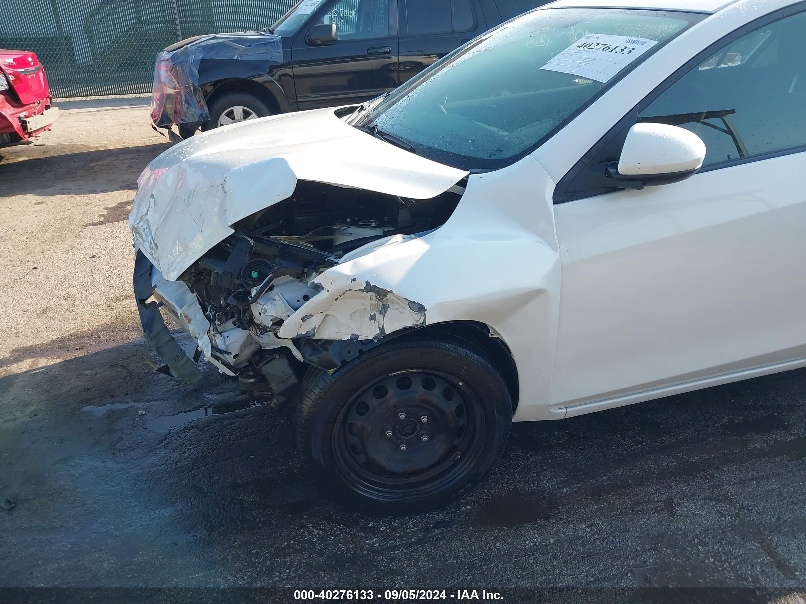 2013 Mazda Mazda3 I Sport White vin: JM1BL1UP0D1851504
