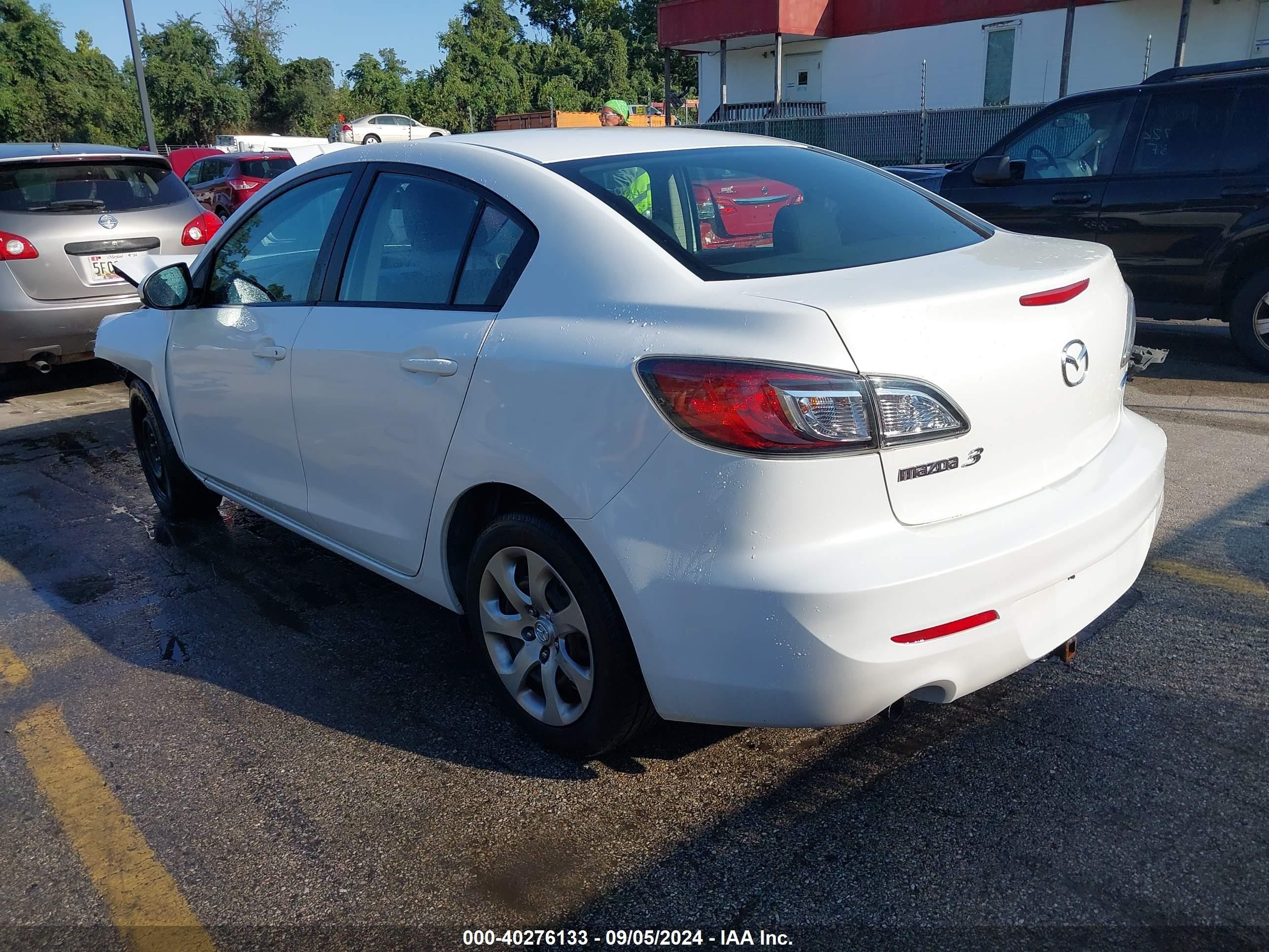 2013 Mazda Mazda3 I Sport White vin: JM1BL1UP0D1851504
