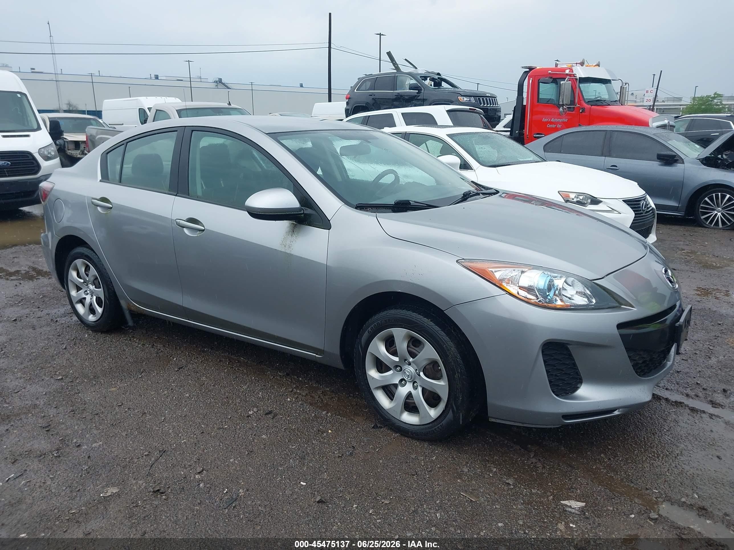 2013 Mazda Mazda3 I Sport Silver vin: JM1BL1UP3D1851772