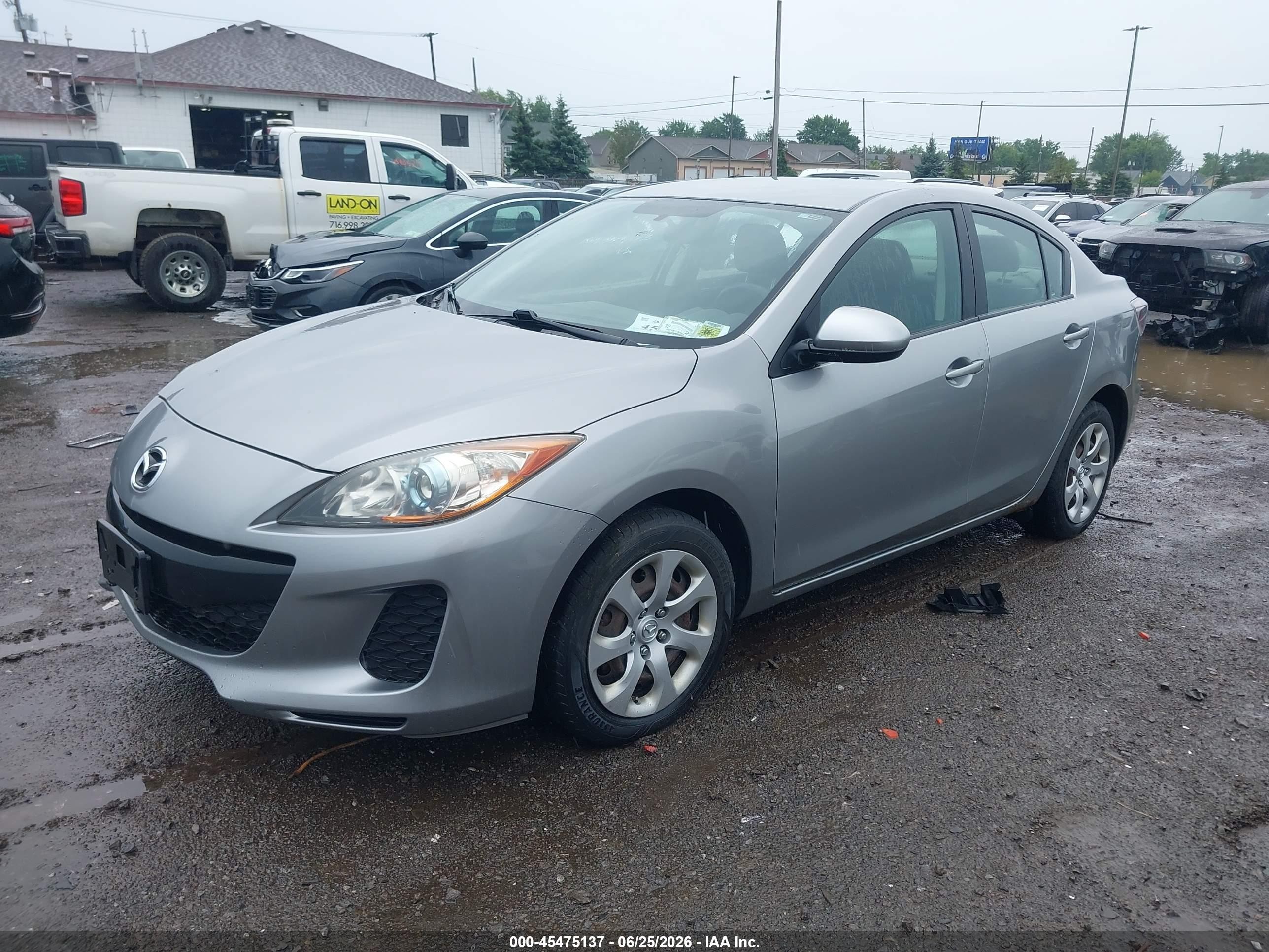 2013 Mazda Mazda3 I Sport Silver vin: JM1BL1UP3D1851772