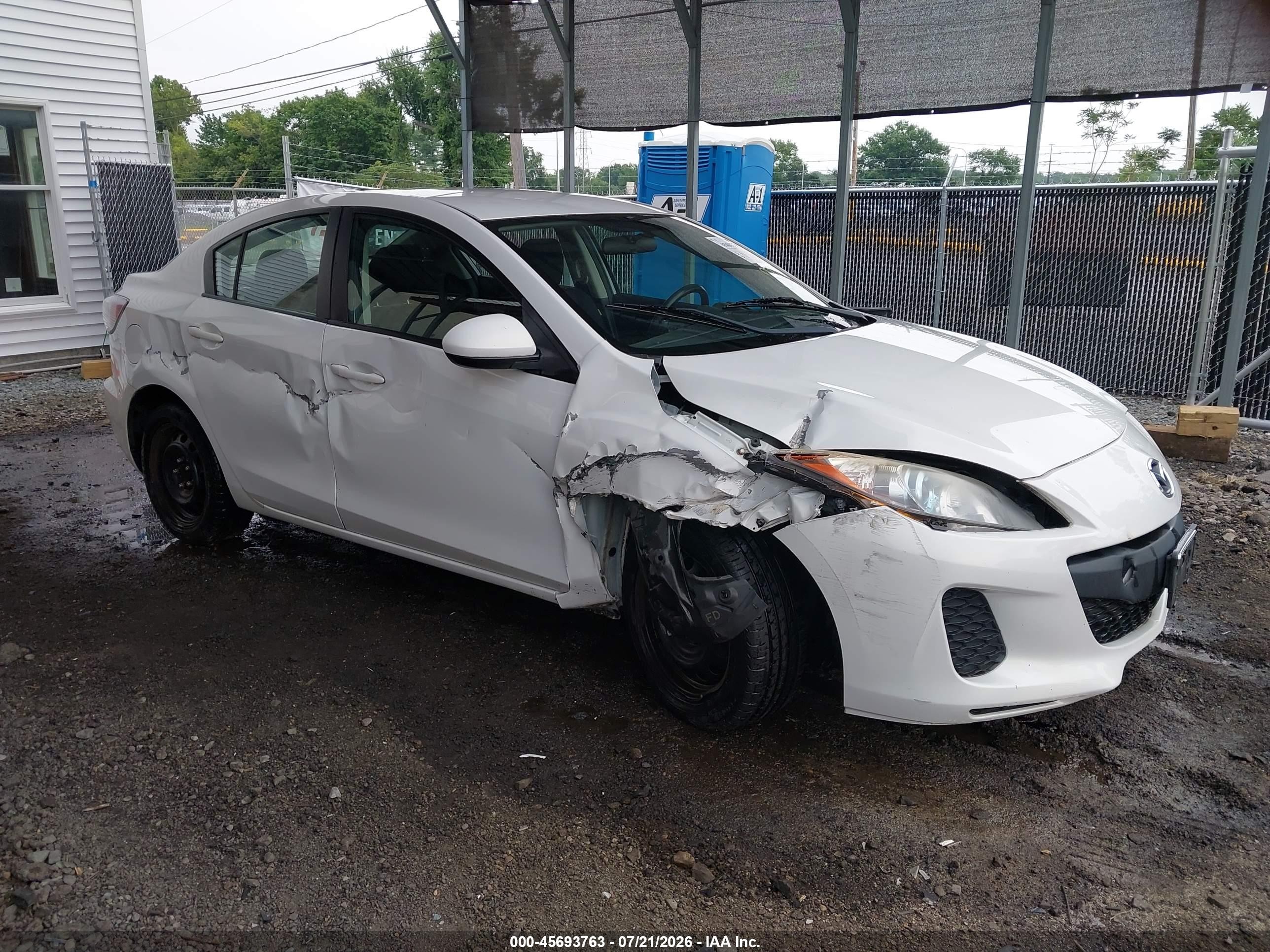 2013 Mazda Mazda3 I Sport White vin: JM1BL1UP5D1800614