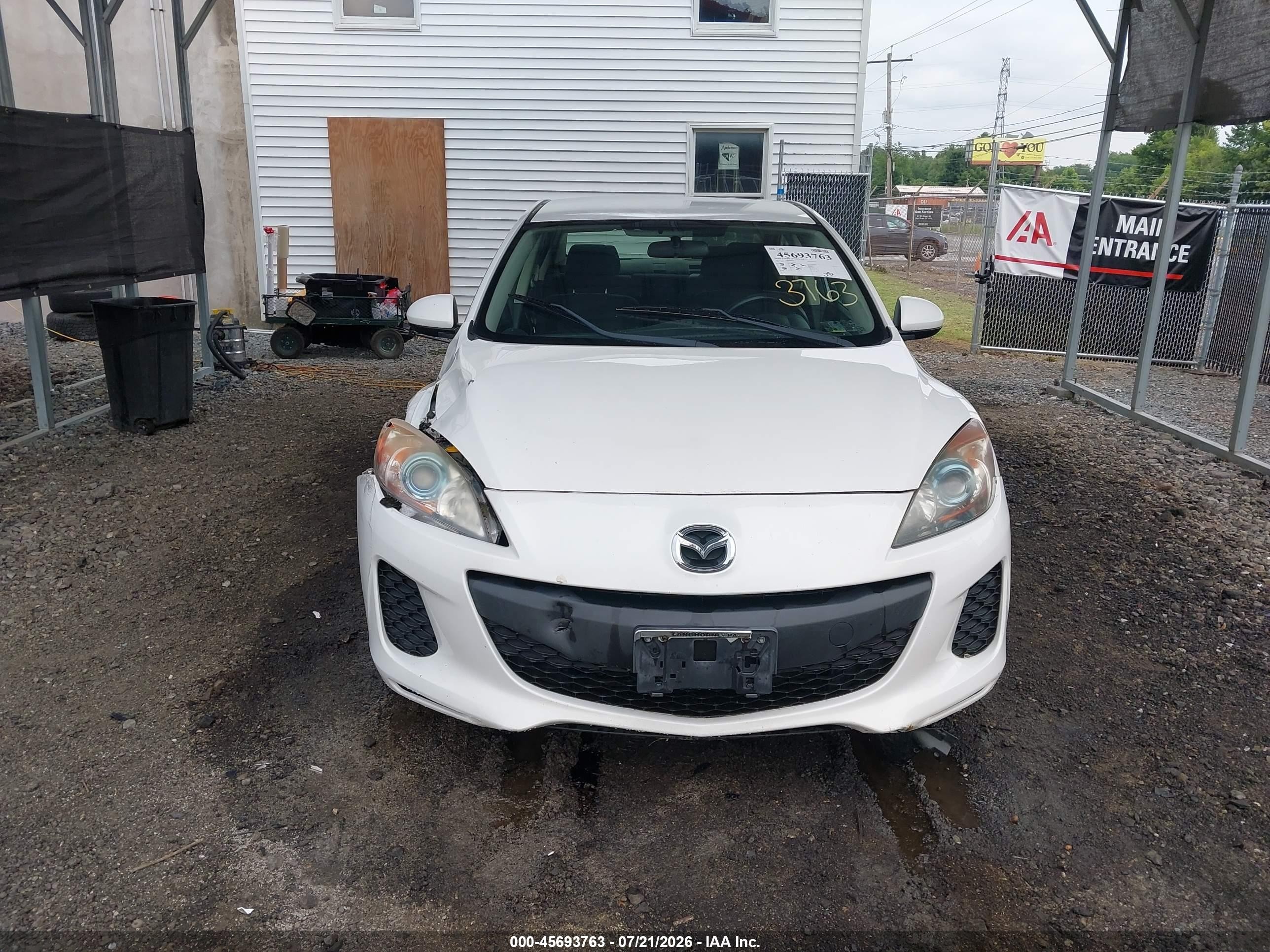 2013 Mazda Mazda3 I Sport White vin: JM1BL1UP5D1800614