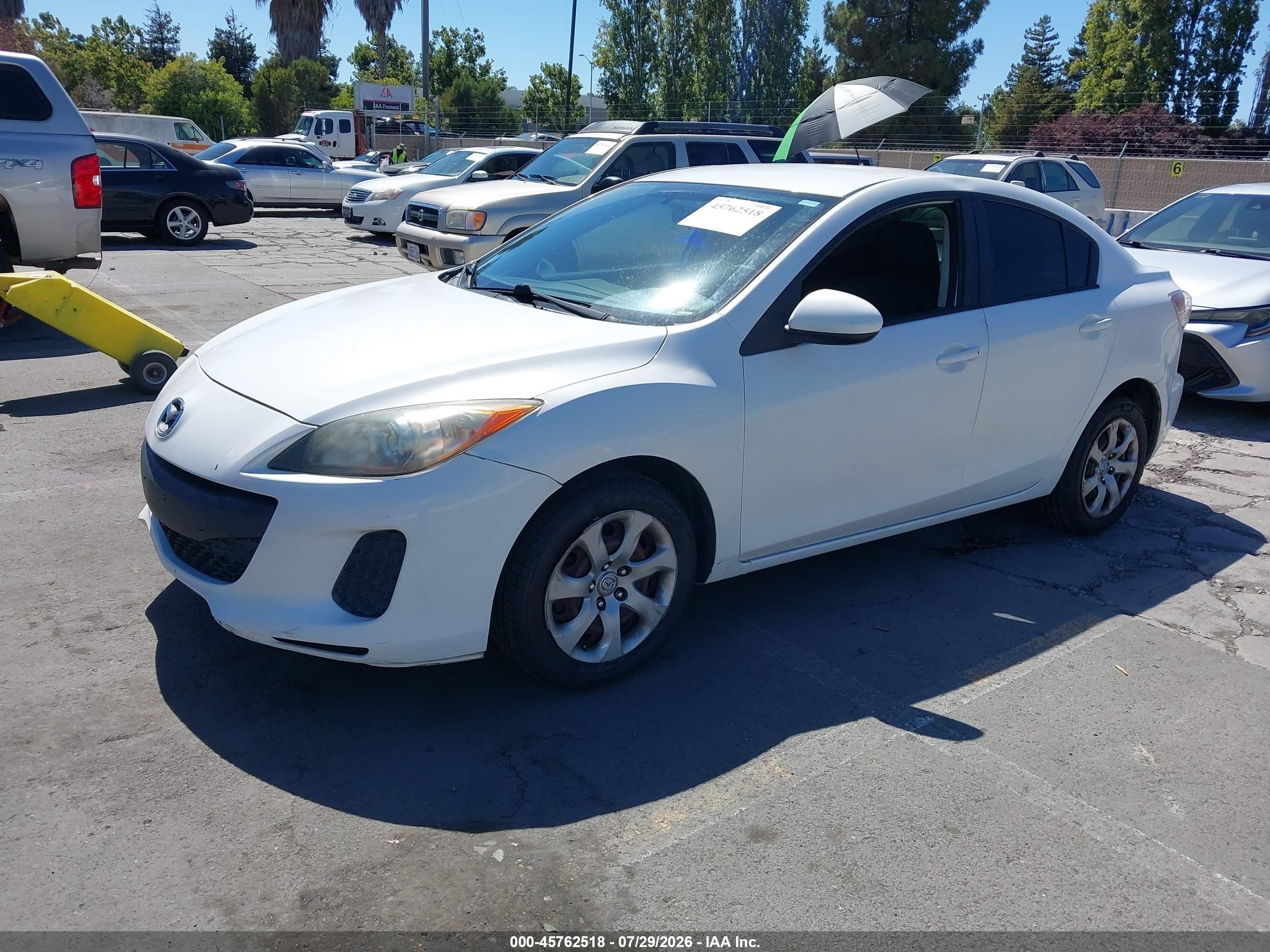 2013 Mazda Mazda3 I Sport White vin: JM1BL1UP6D1845738