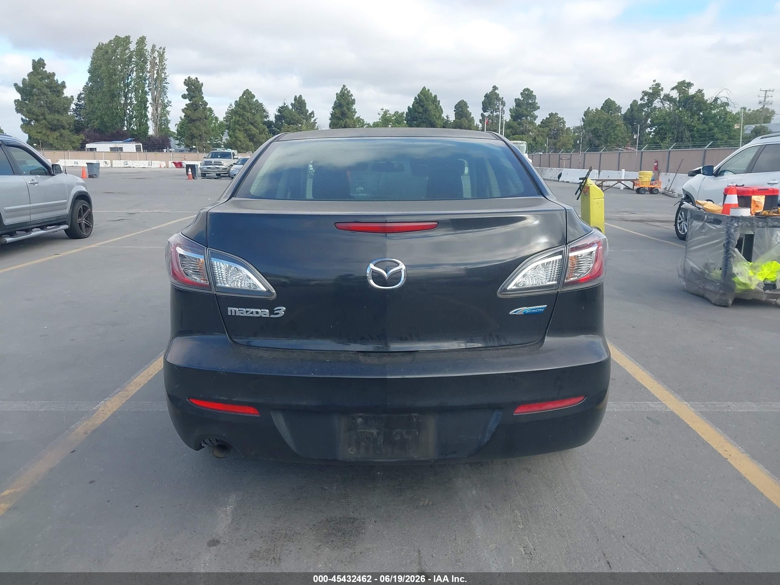 2013 Mazda Mazda3 I Sport Black vin: JM1BL1UP7D1752792