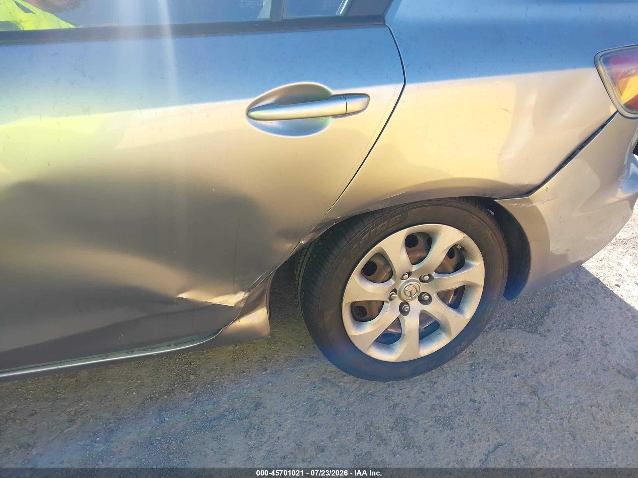 2013 Mazda Mazda3 I Sport Gray vin: JM1BL1UP7D1814868