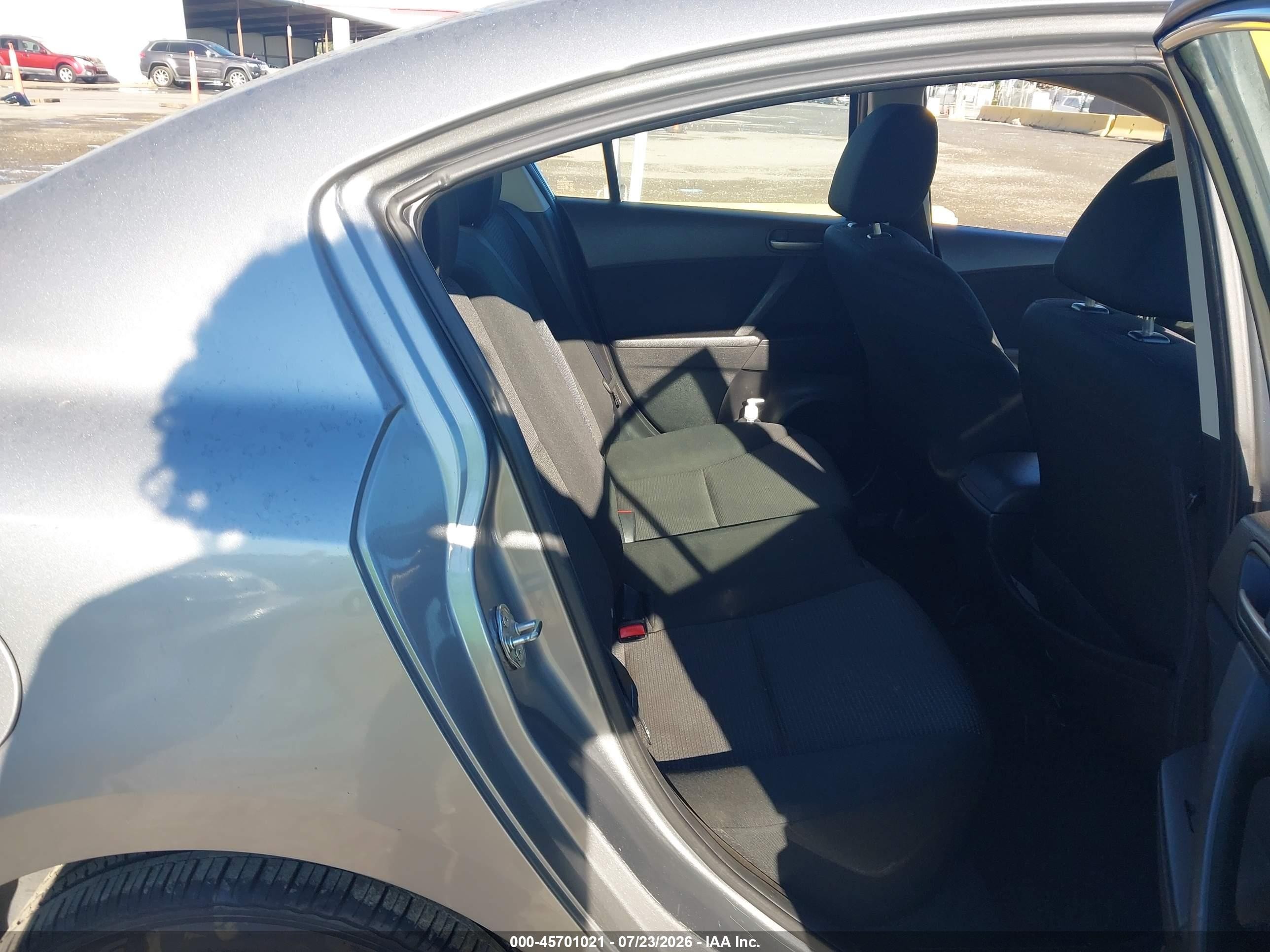 2013 Mazda Mazda3 I Sport Gray vin: JM1BL1UP7D1814868