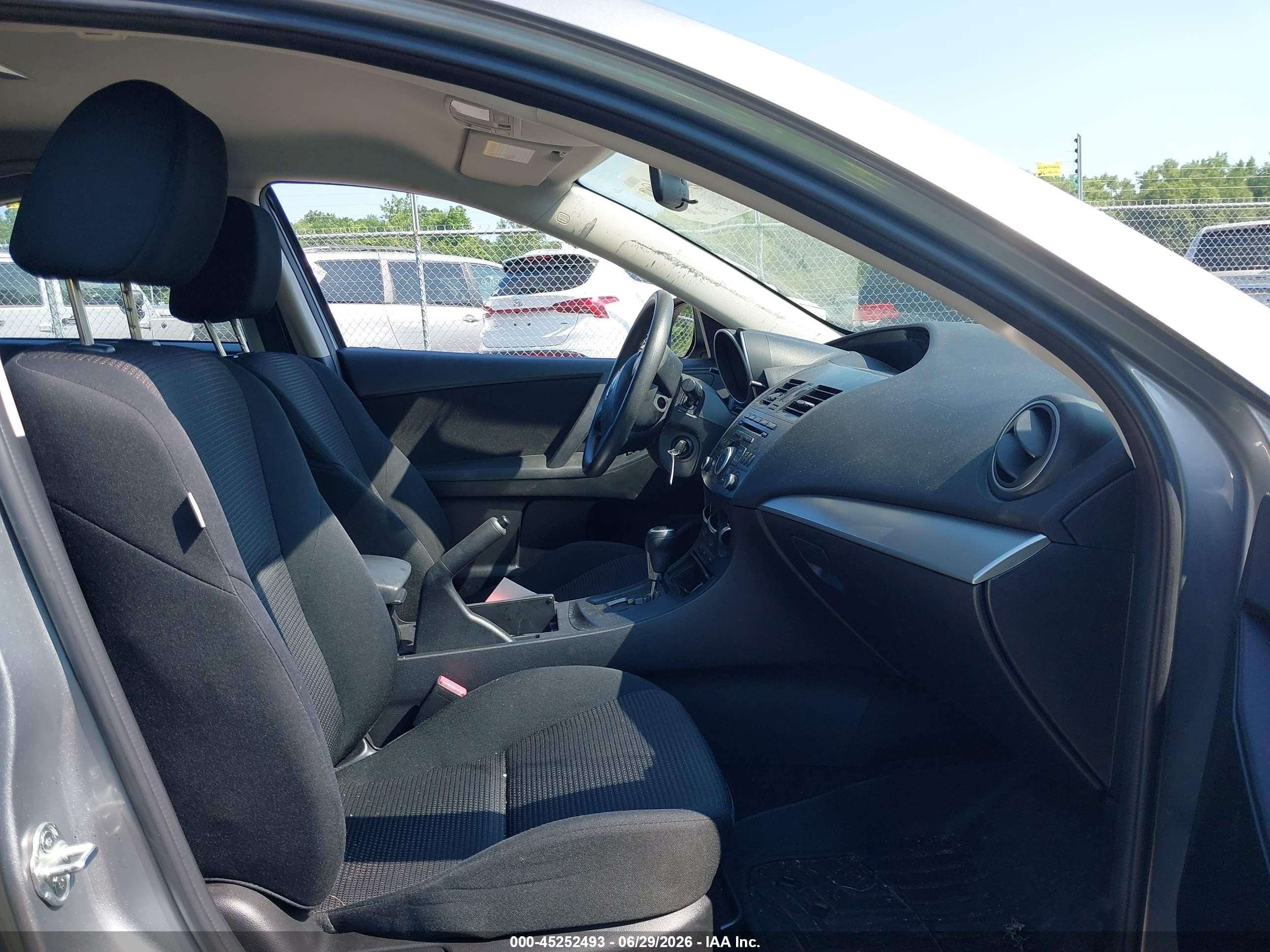 2013 Mazda Mazda3 I Sport Silver vin: JM1BL1UP7D1851936