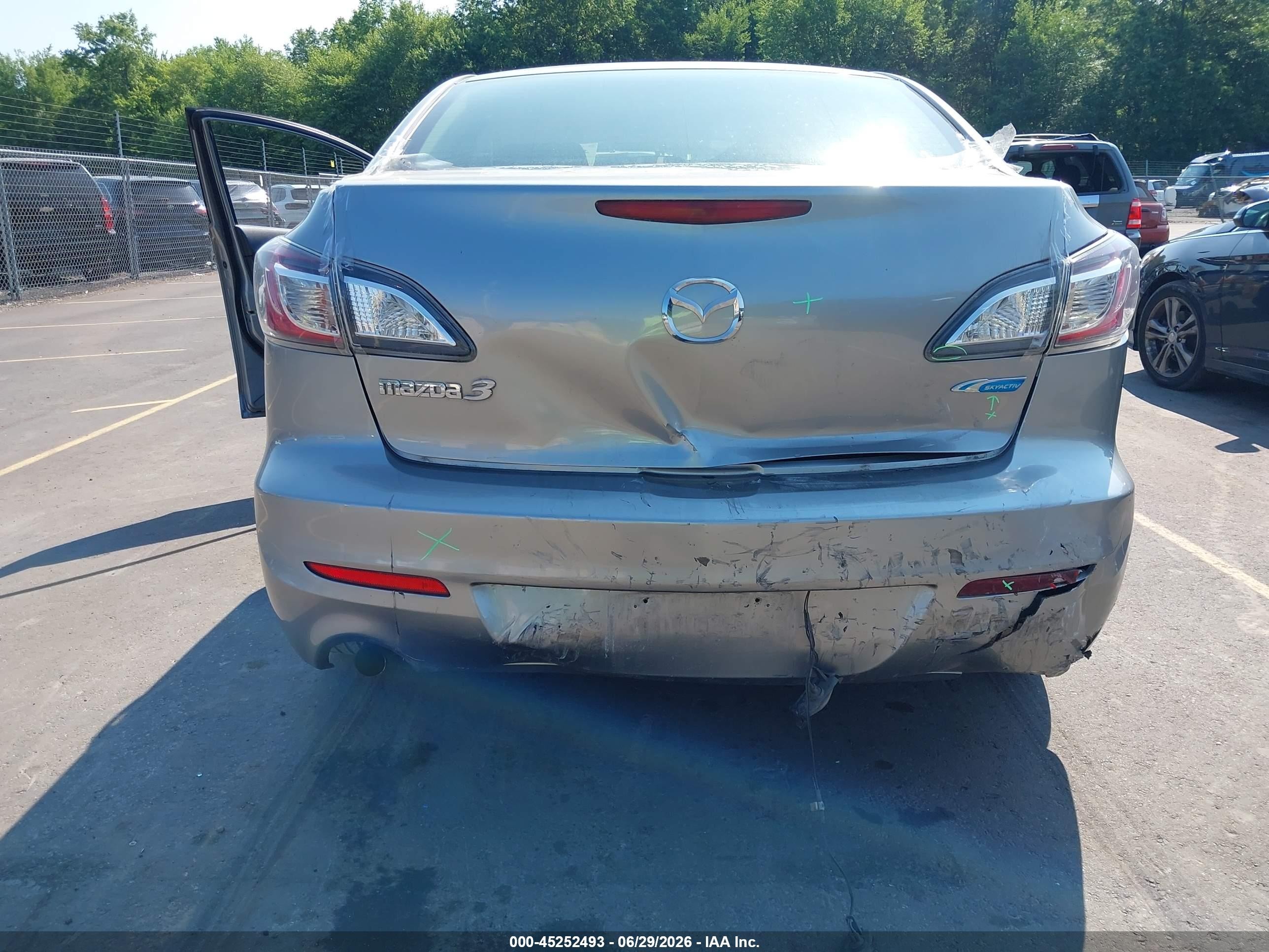 2013 Mazda Mazda3 I Sport Silver vin: JM1BL1UP7D1851936
