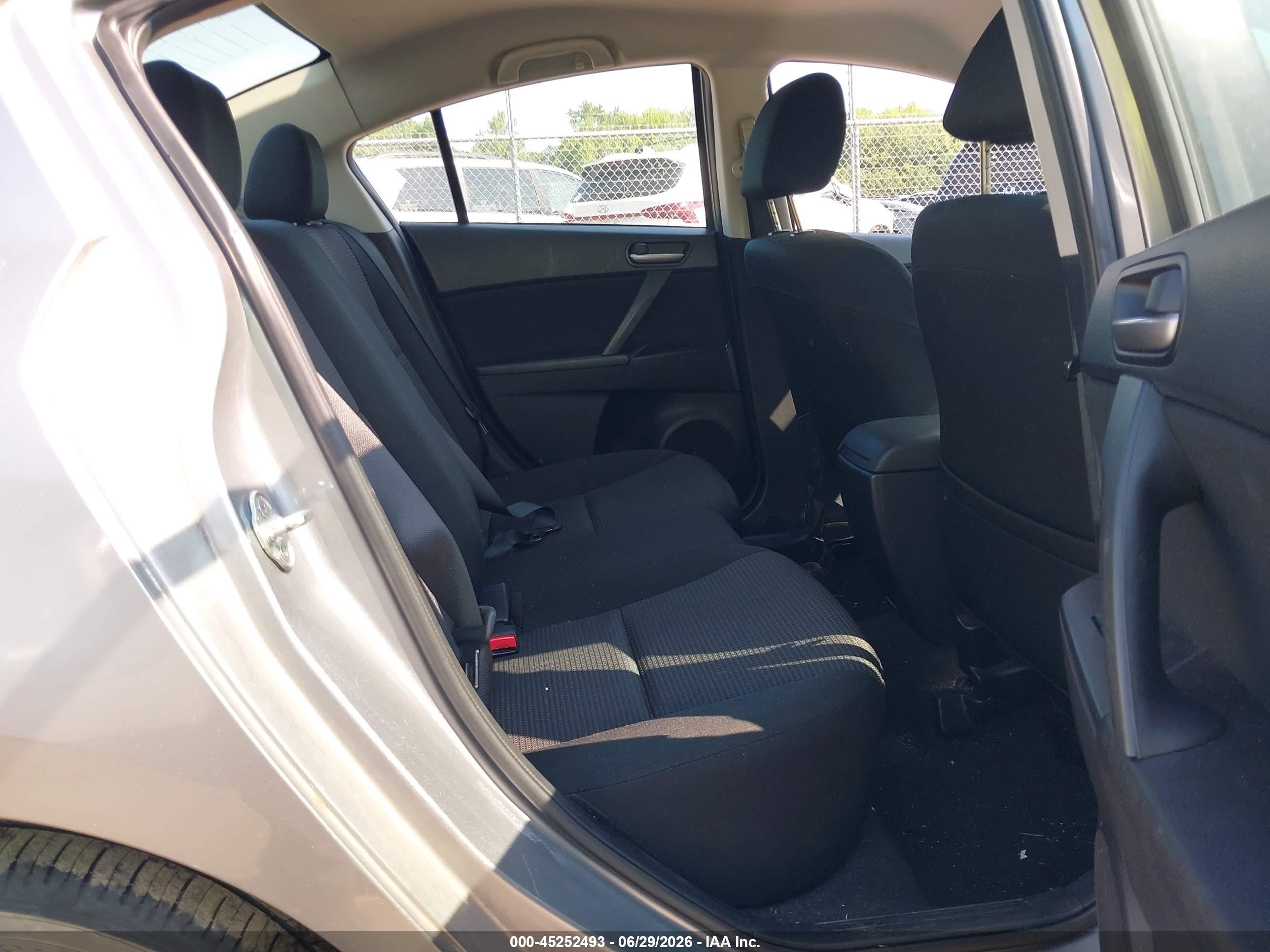 2013 Mazda Mazda3 I Sport Silver vin: JM1BL1UP7D1851936