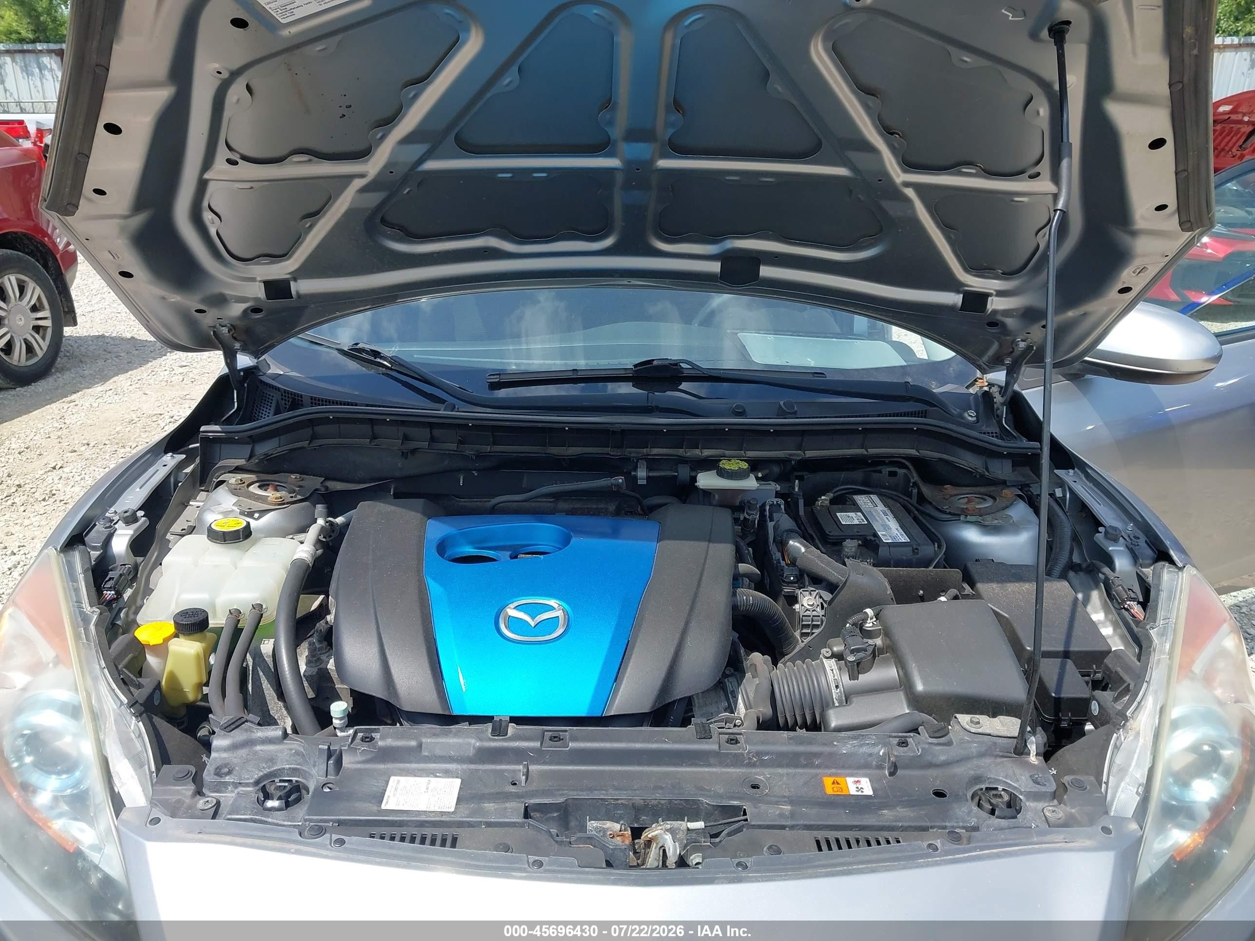 2013 Mazda Mazda3 I Sport Серебряный vin: JM1BL1UP8D1769004