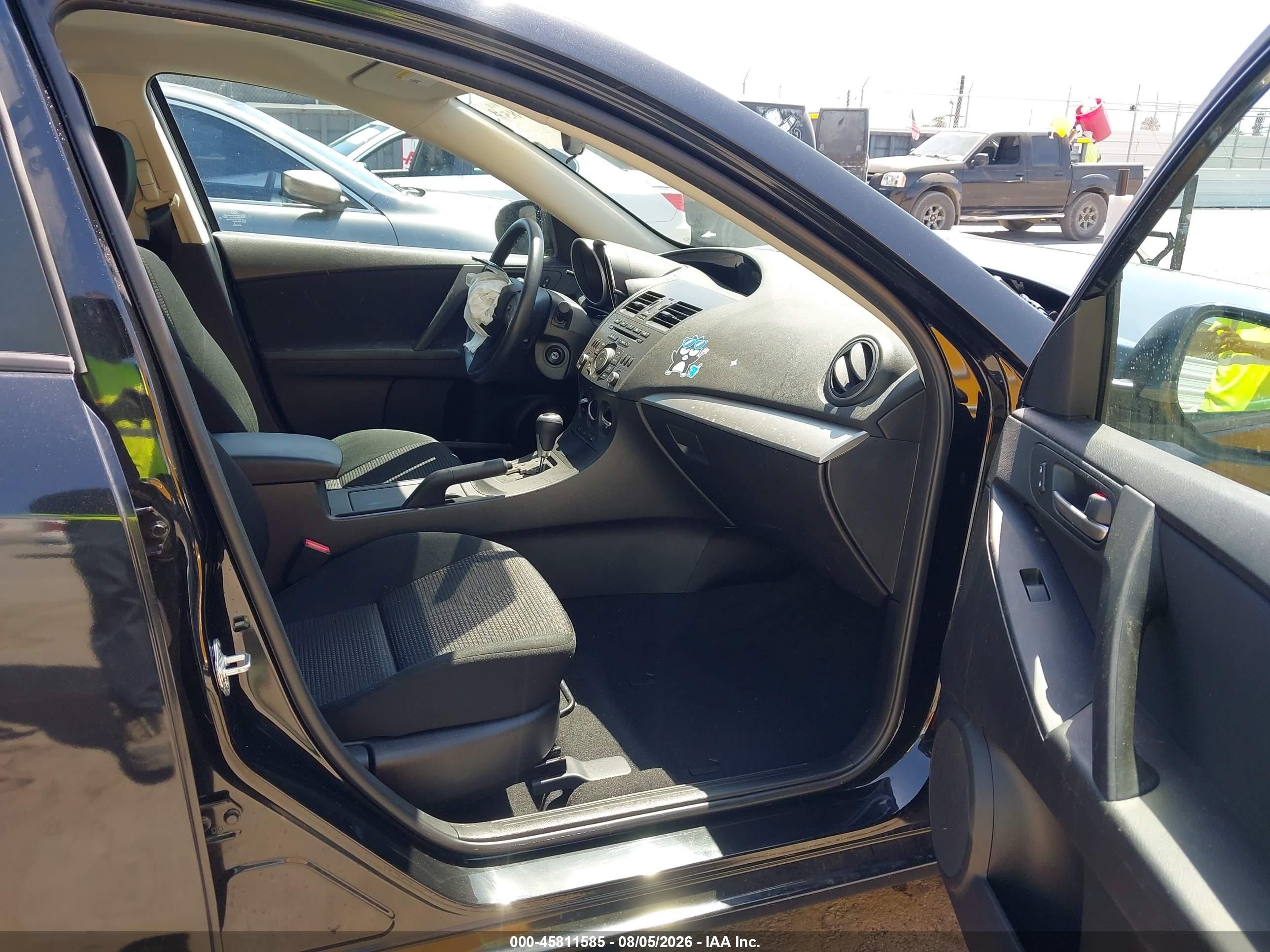 2013 Mazda Mazda3 I Sport Black vin: JM1BL1UP8D1811056