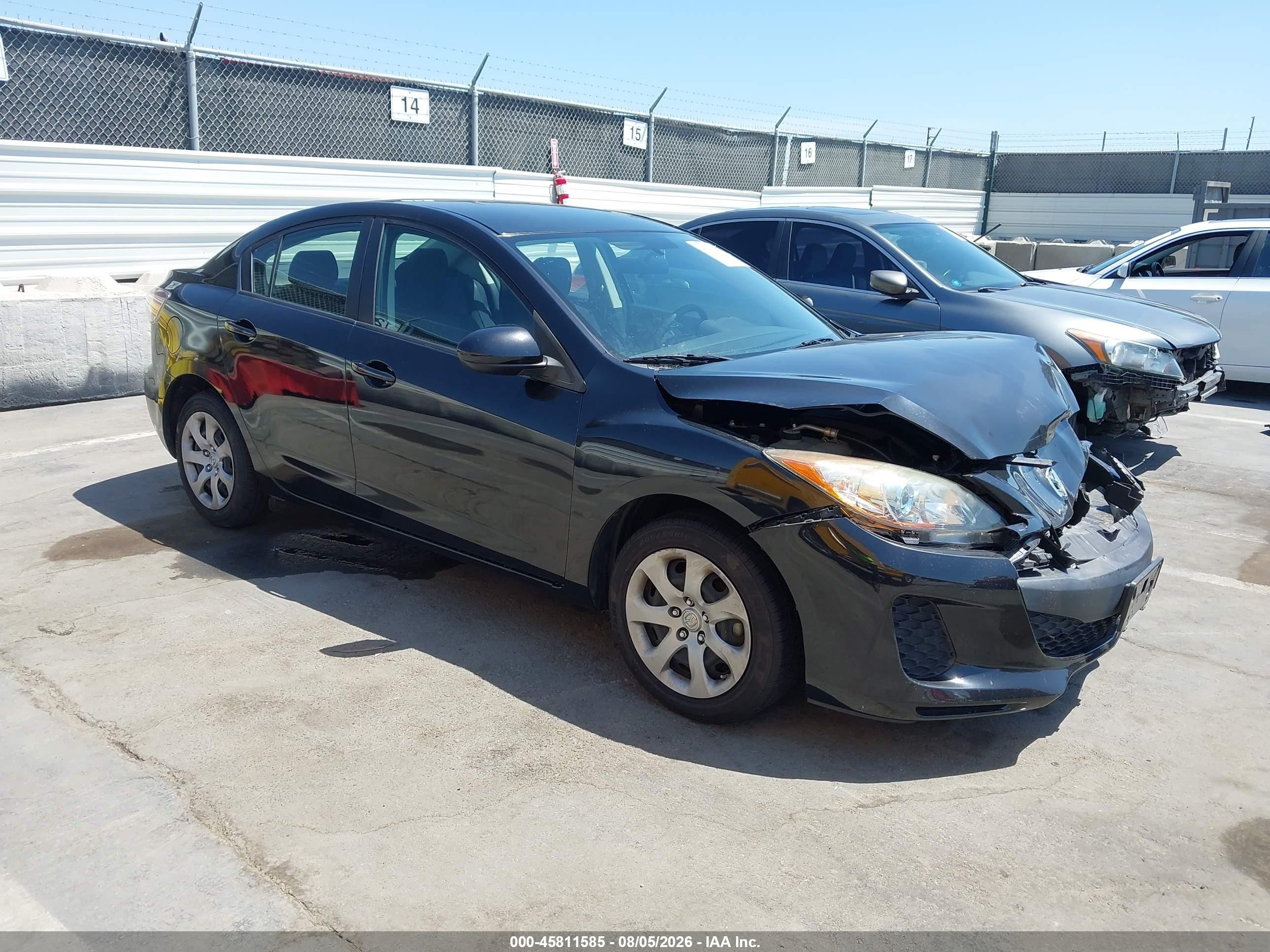2013 Mazda Mazda3 I Sport Black vin: JM1BL1UP8D1811056