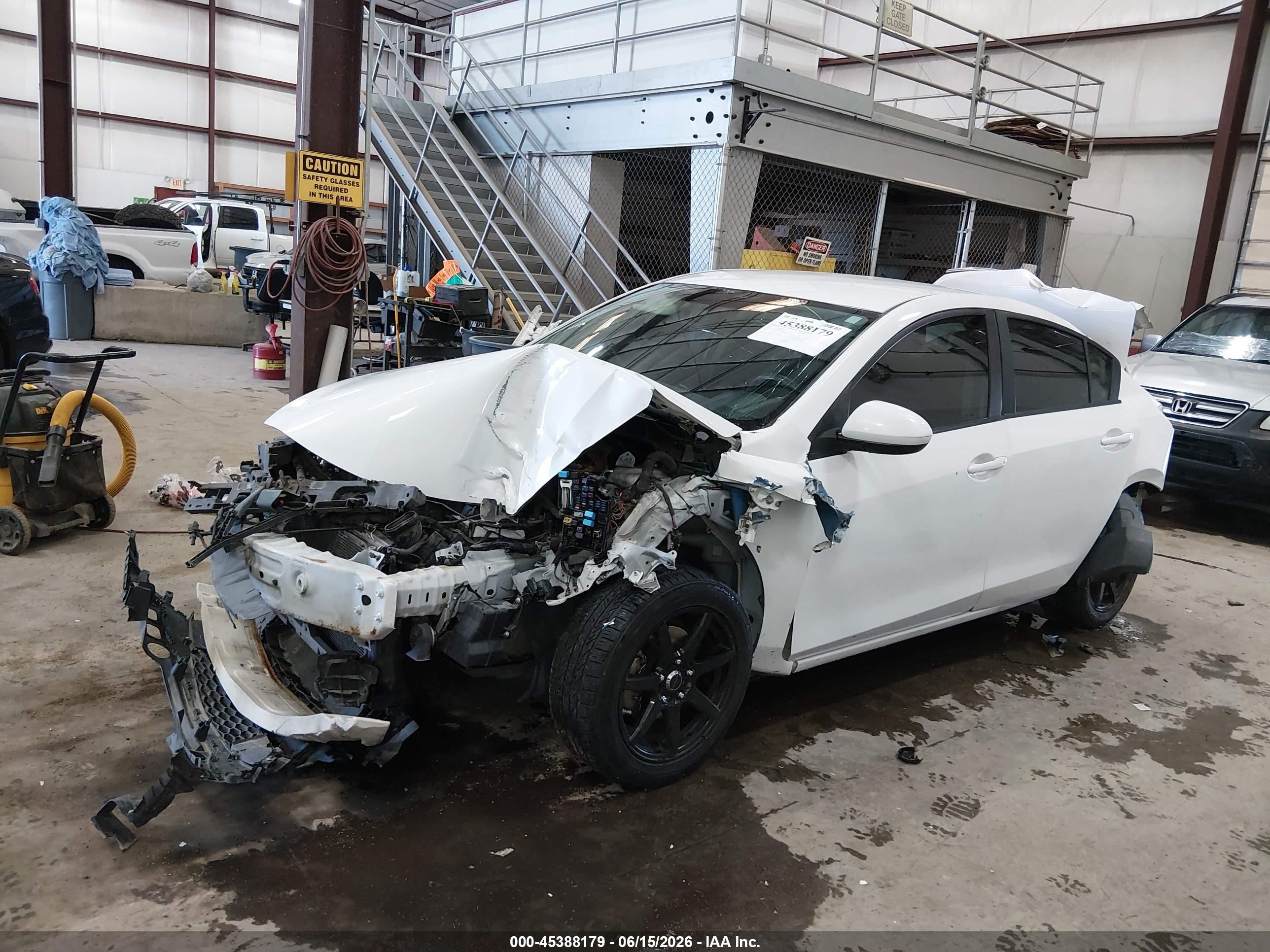 2013 Mazda Mazda3 I Sport White vin: JM1BL1UP8D1845935