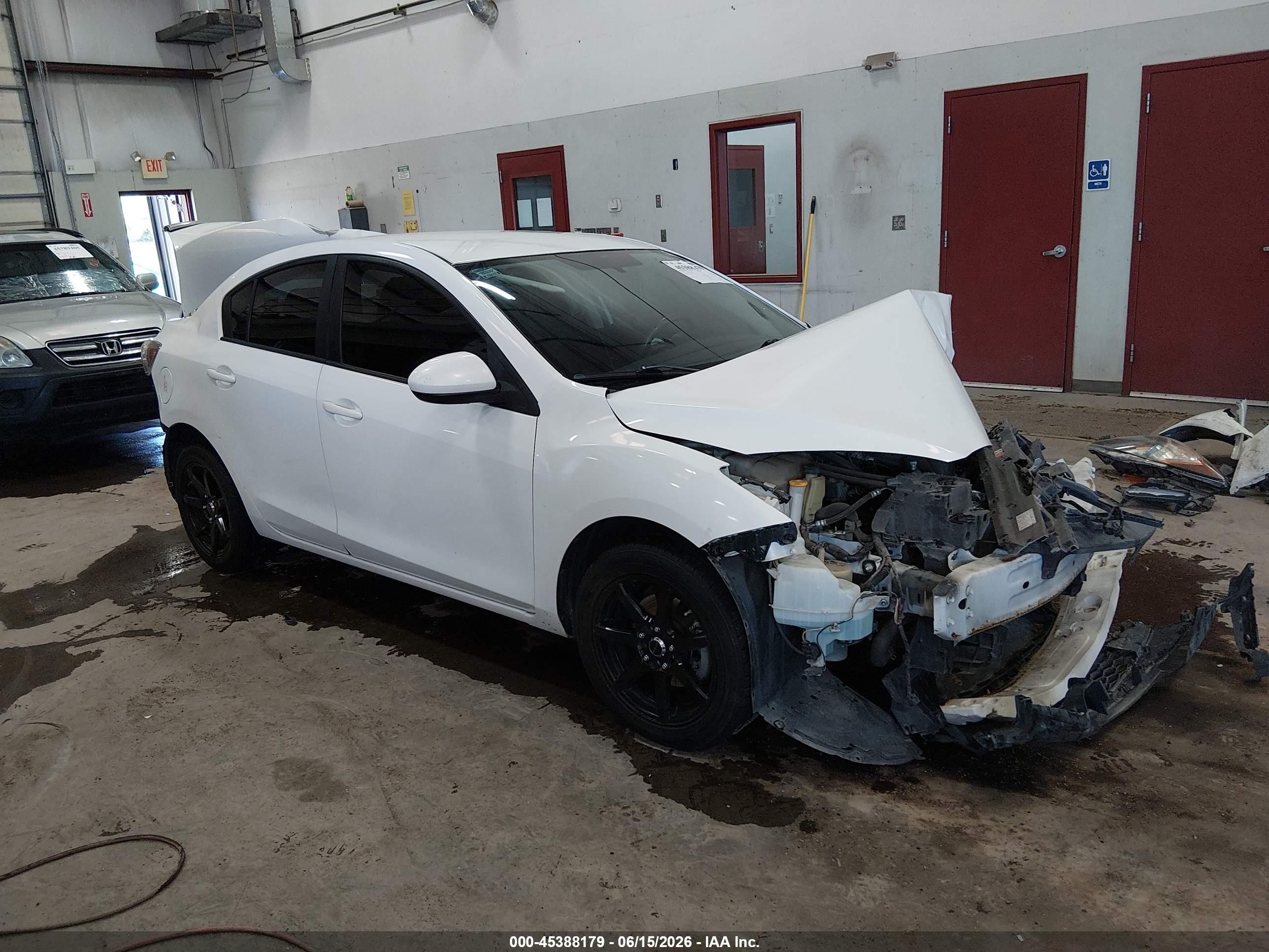 2013 Mazda Mazda3 I Sport White vin: JM1BL1UP8D1845935