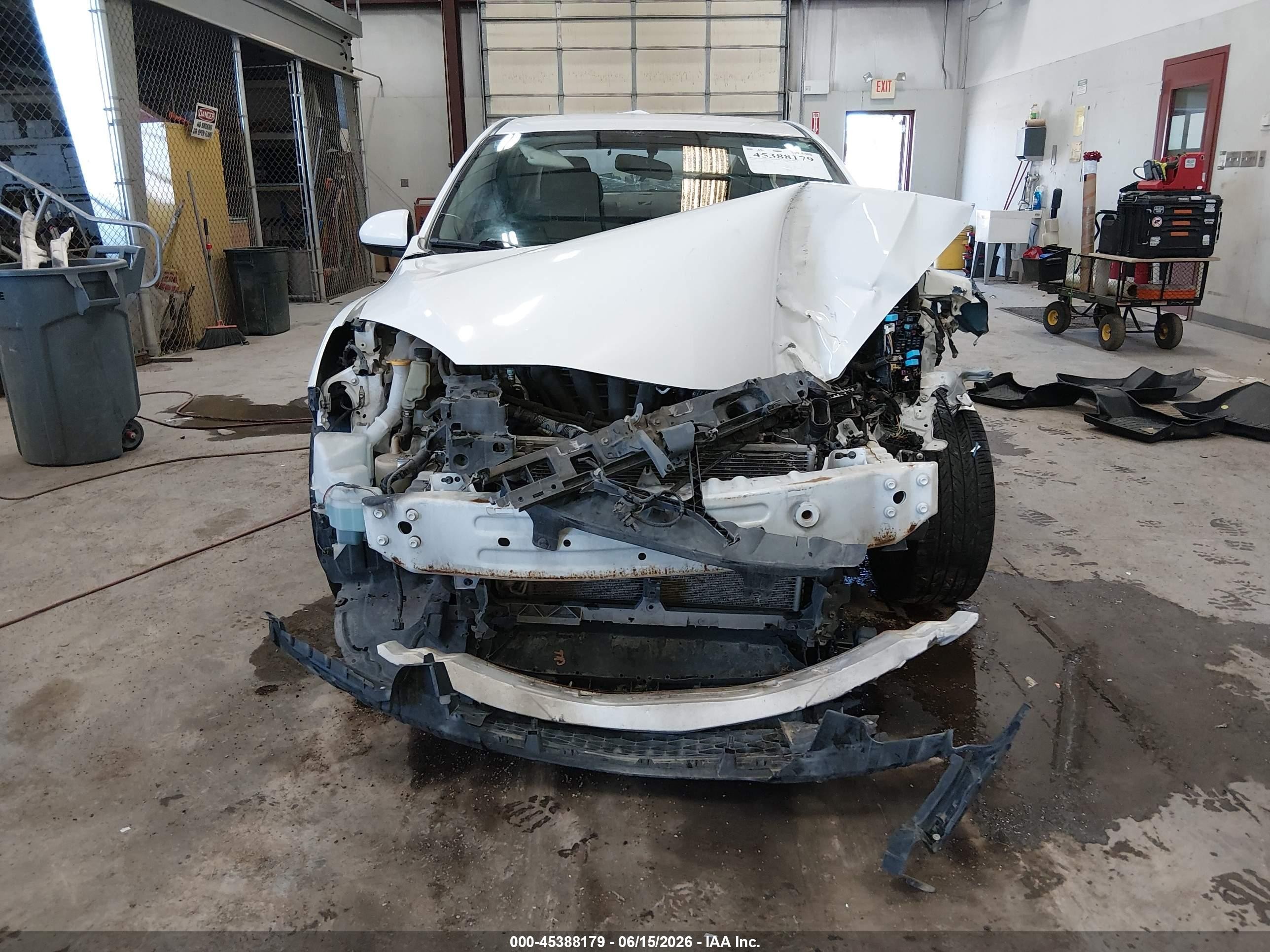 2013 Mazda Mazda3 I Sport White vin: JM1BL1UP8D1845935