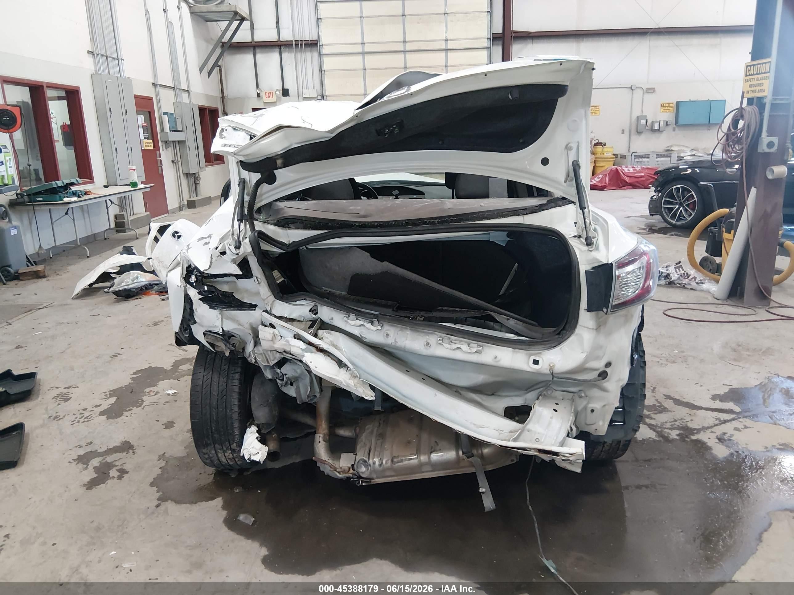 2013 Mazda Mazda3 I Sport White vin: JM1BL1UP8D1845935