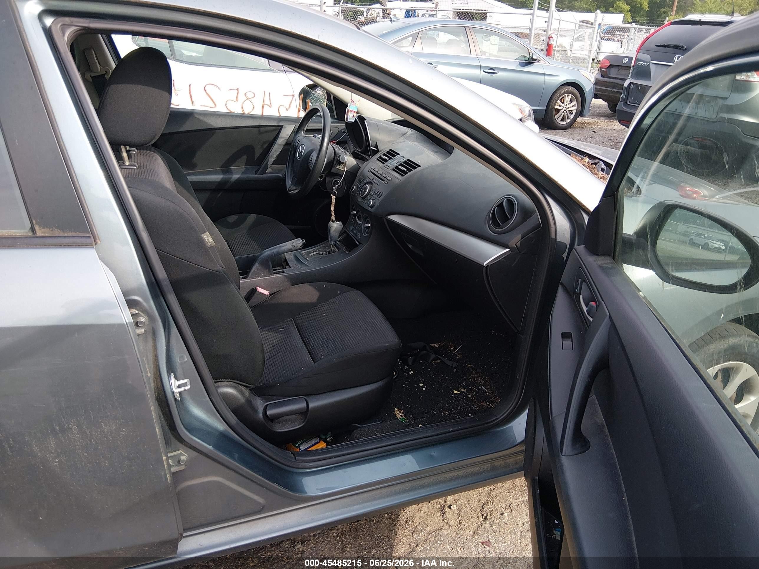 2013 Mazda Mazda3 I Sport Gray vin: JM1BL1UP9D1789455
