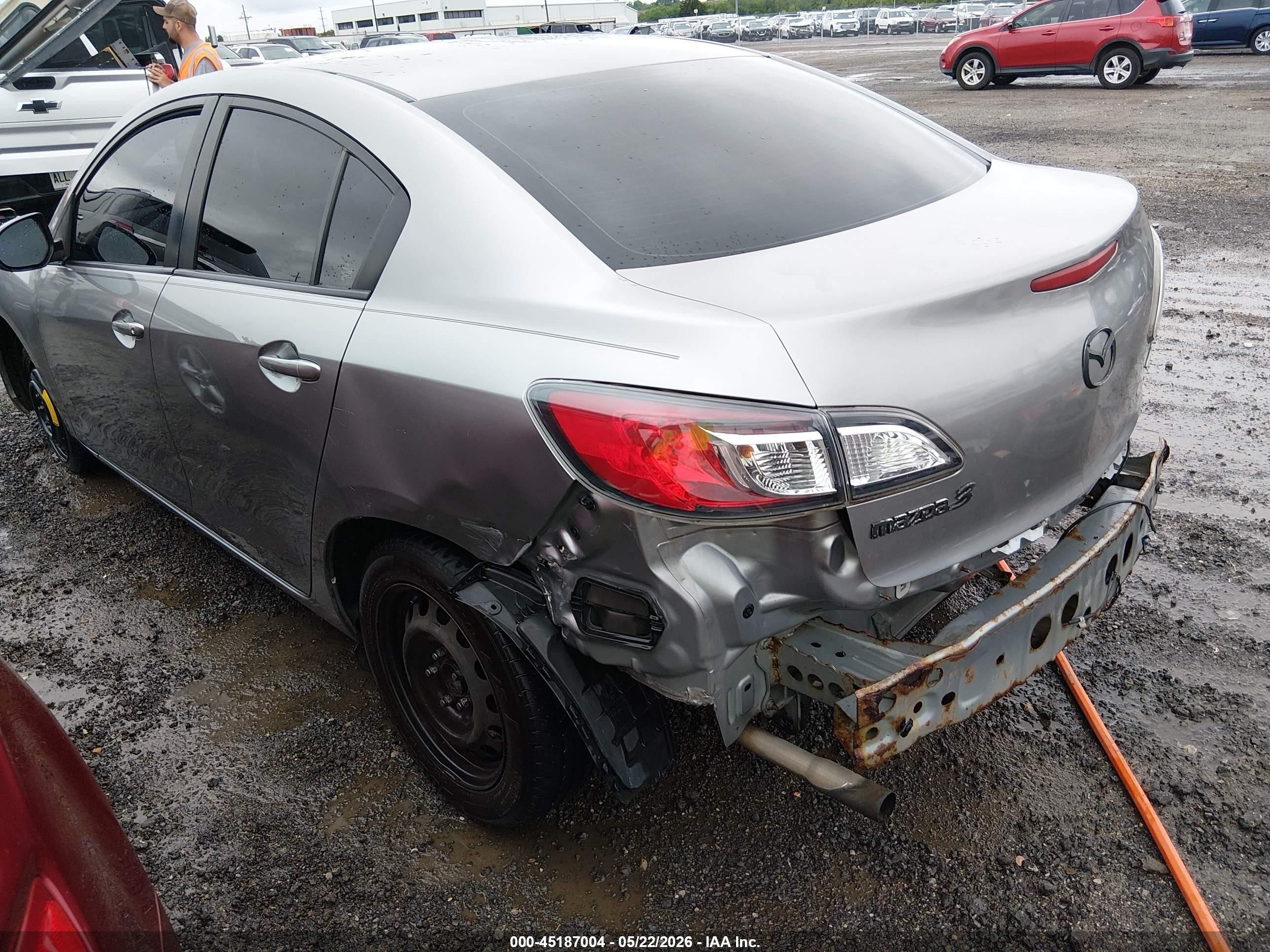 2013 Mazda Mazda3 I Sport Silver vin: JM1BL1UPXD1772535