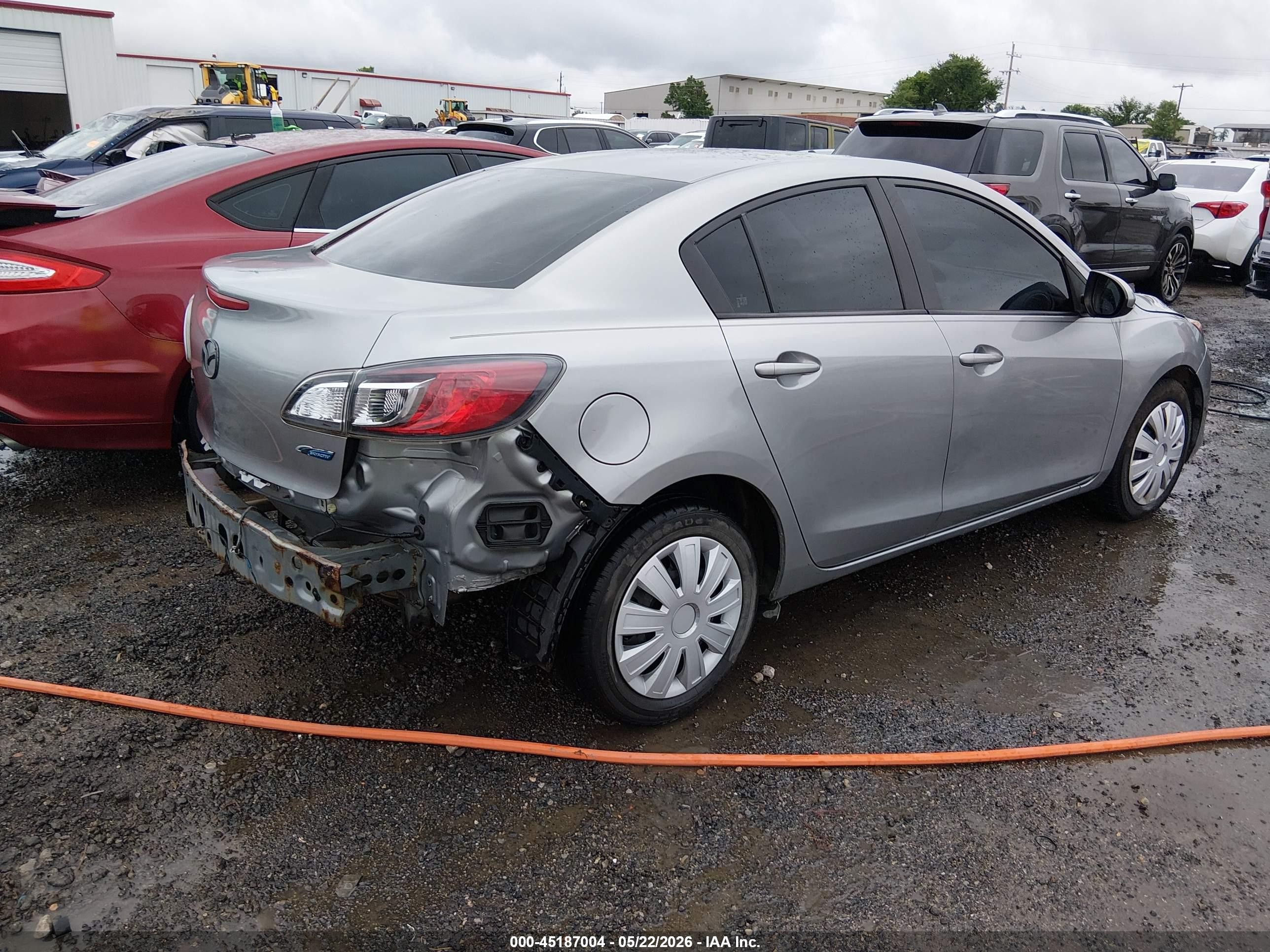 2013 Mazda Mazda3 I Sport Silver vin: JM1BL1UPXD1772535