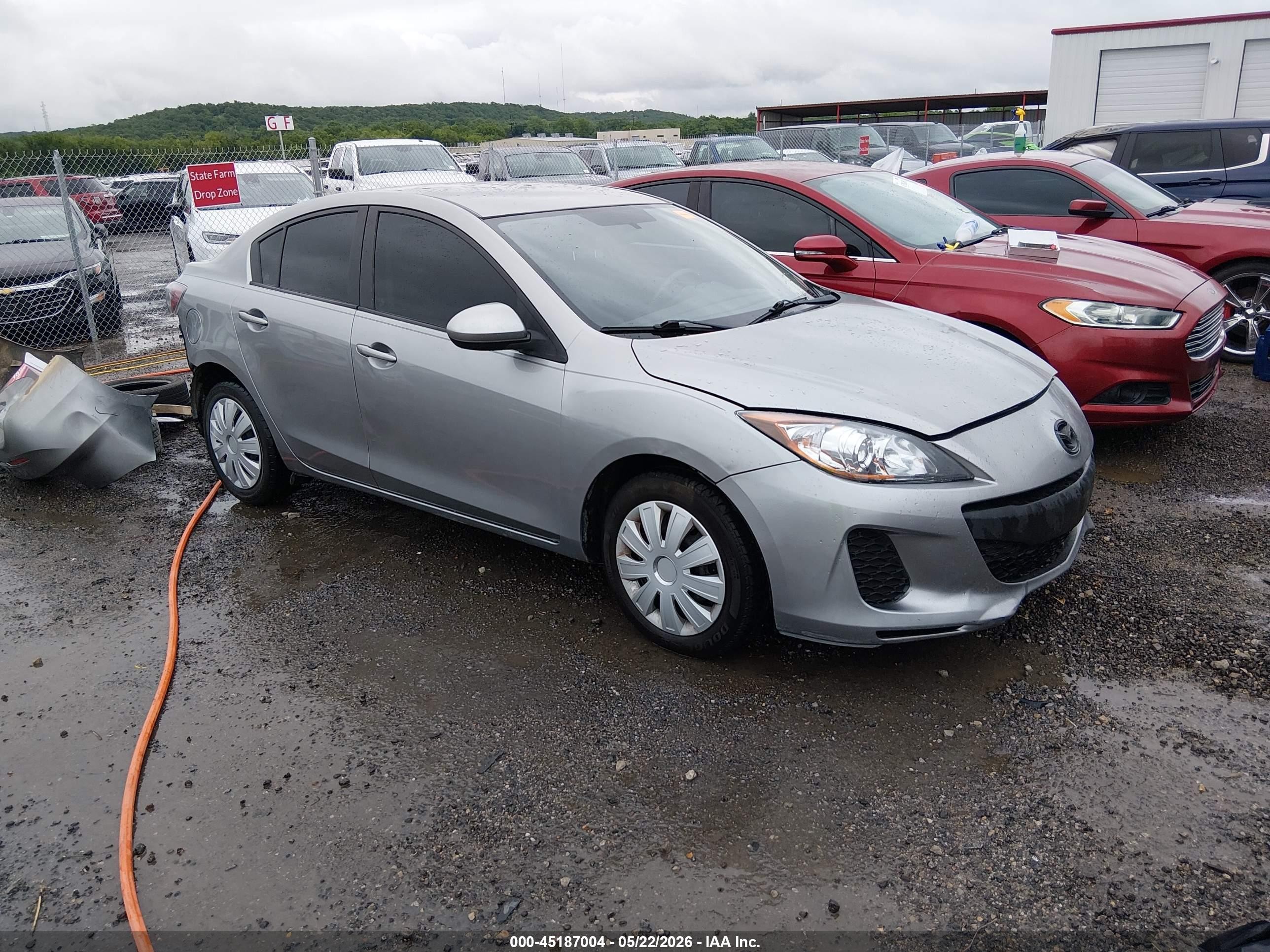 2013 Mazda Mazda3 I Sport Silver vin: JM1BL1UPXD1772535
