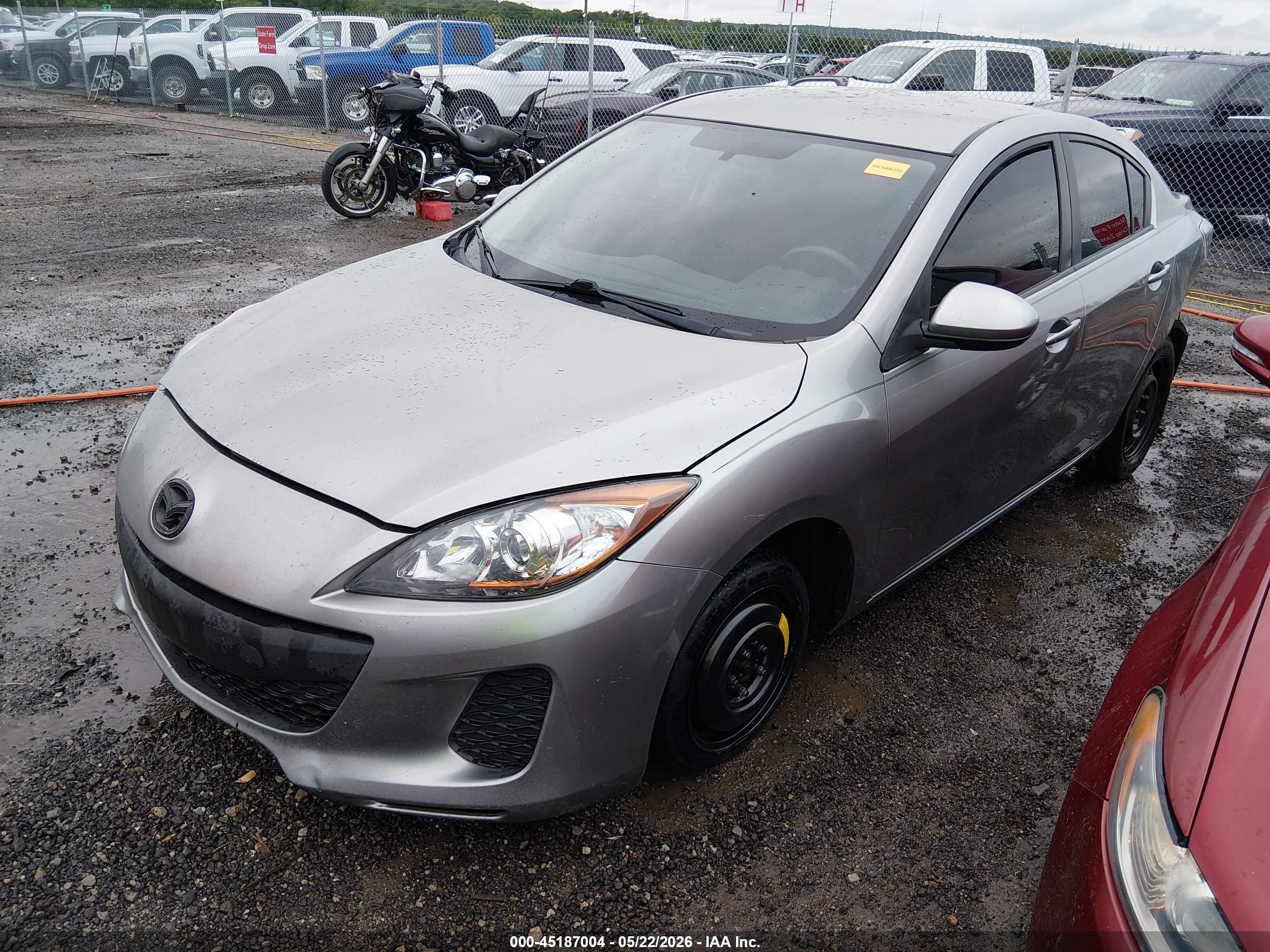 2013 Mazda Mazda3 I Sport Silver vin: JM1BL1UPXD1772535