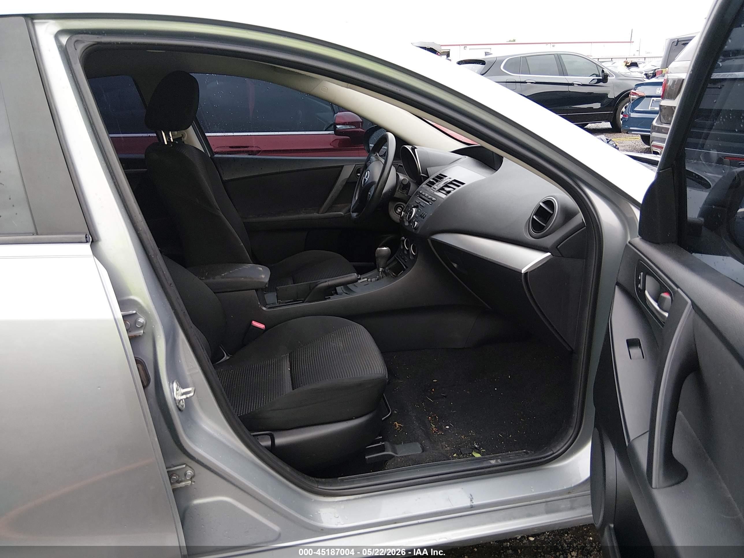 2013 Mazda Mazda3 I Sport Silver vin: JM1BL1UPXD1772535