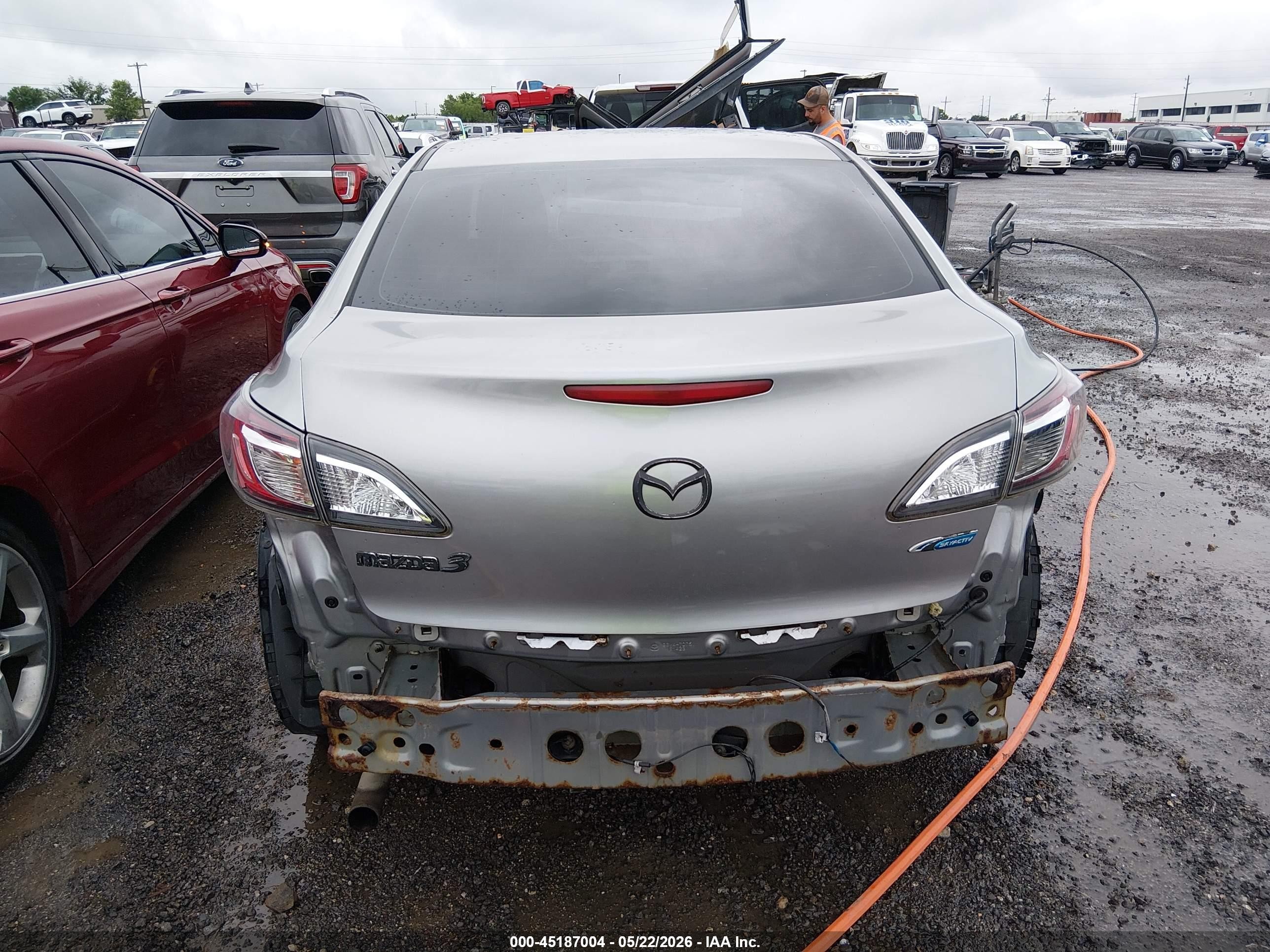 2013 Mazda Mazda3 I Sport Silver vin: JM1BL1UPXD1772535