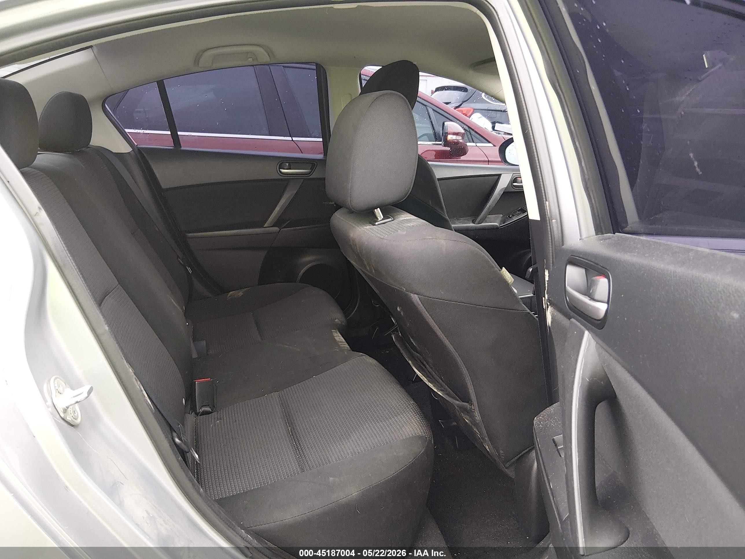 2013 Mazda Mazda3 I Sport Silver vin: JM1BL1UPXD1772535