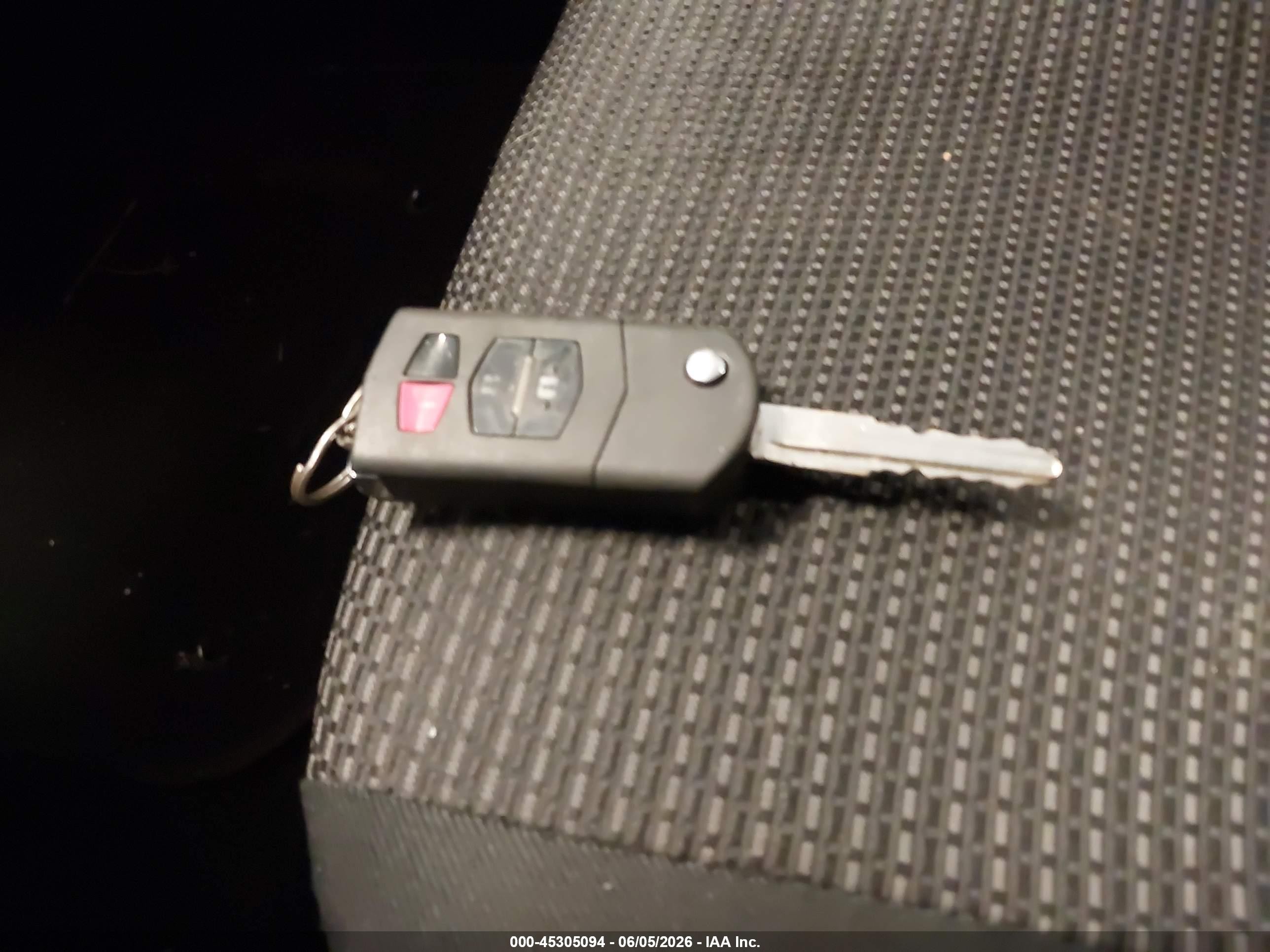 2013 Mazda Mazda3 I Sport Silver vin: JM1BL1UPXD1807400