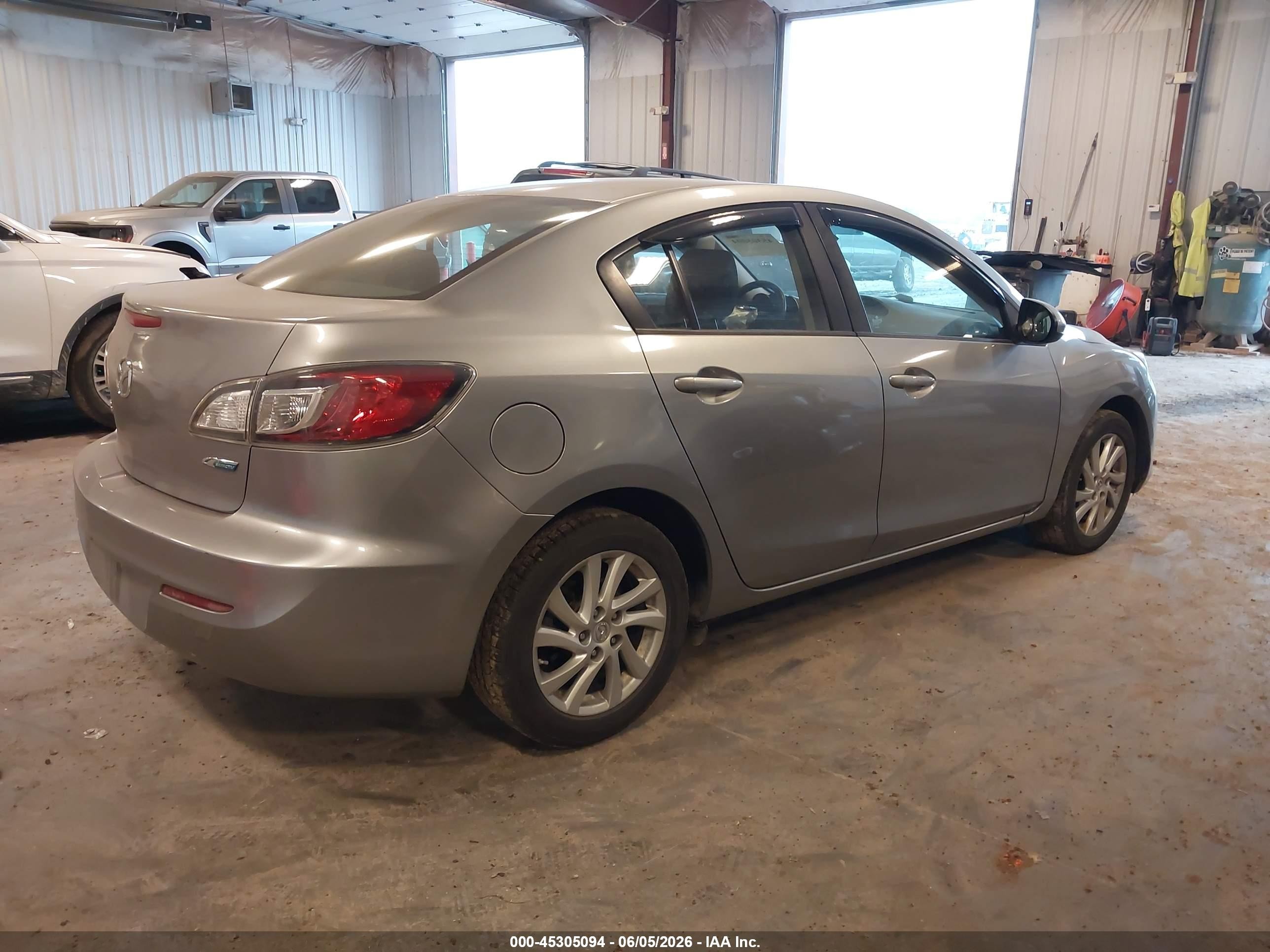 2013 Mazda Mazda3 I Sport Silver vin: JM1BL1UPXD1807400