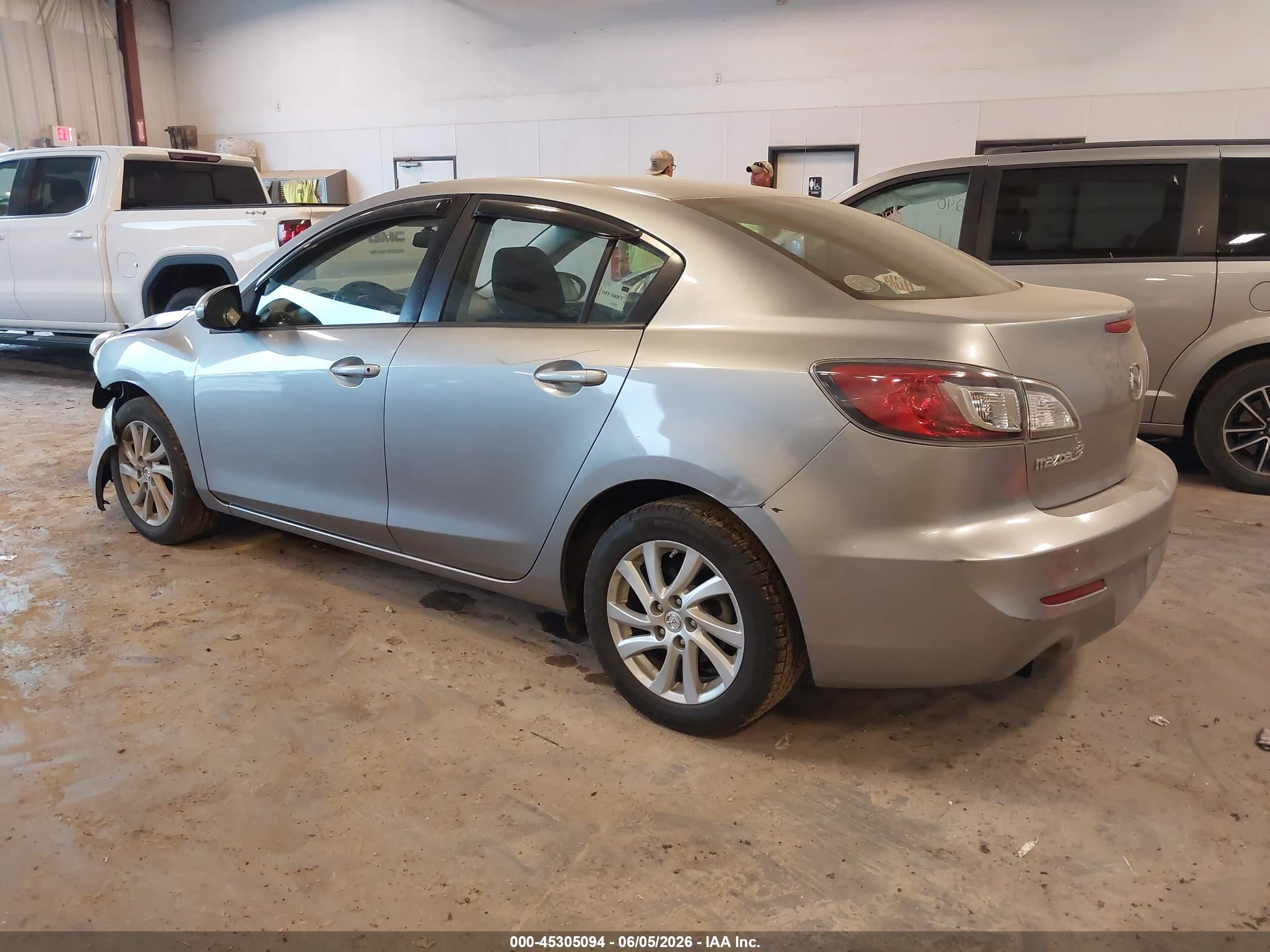 2013 Mazda Mazda3 I Sport Silver vin: JM1BL1UPXD1807400