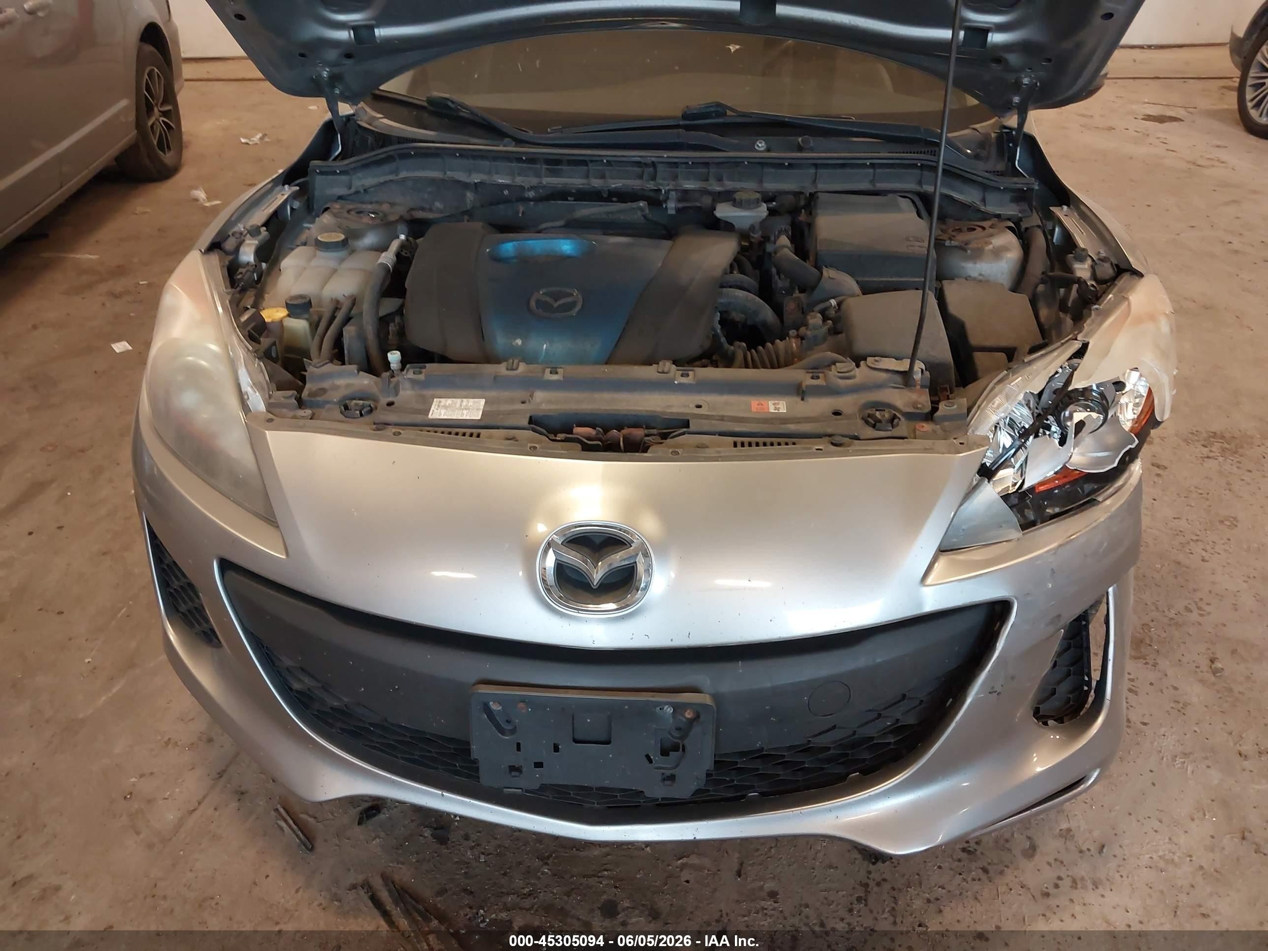 2013 Mazda Mazda3 I Sport Silver vin: JM1BL1UPXD1807400