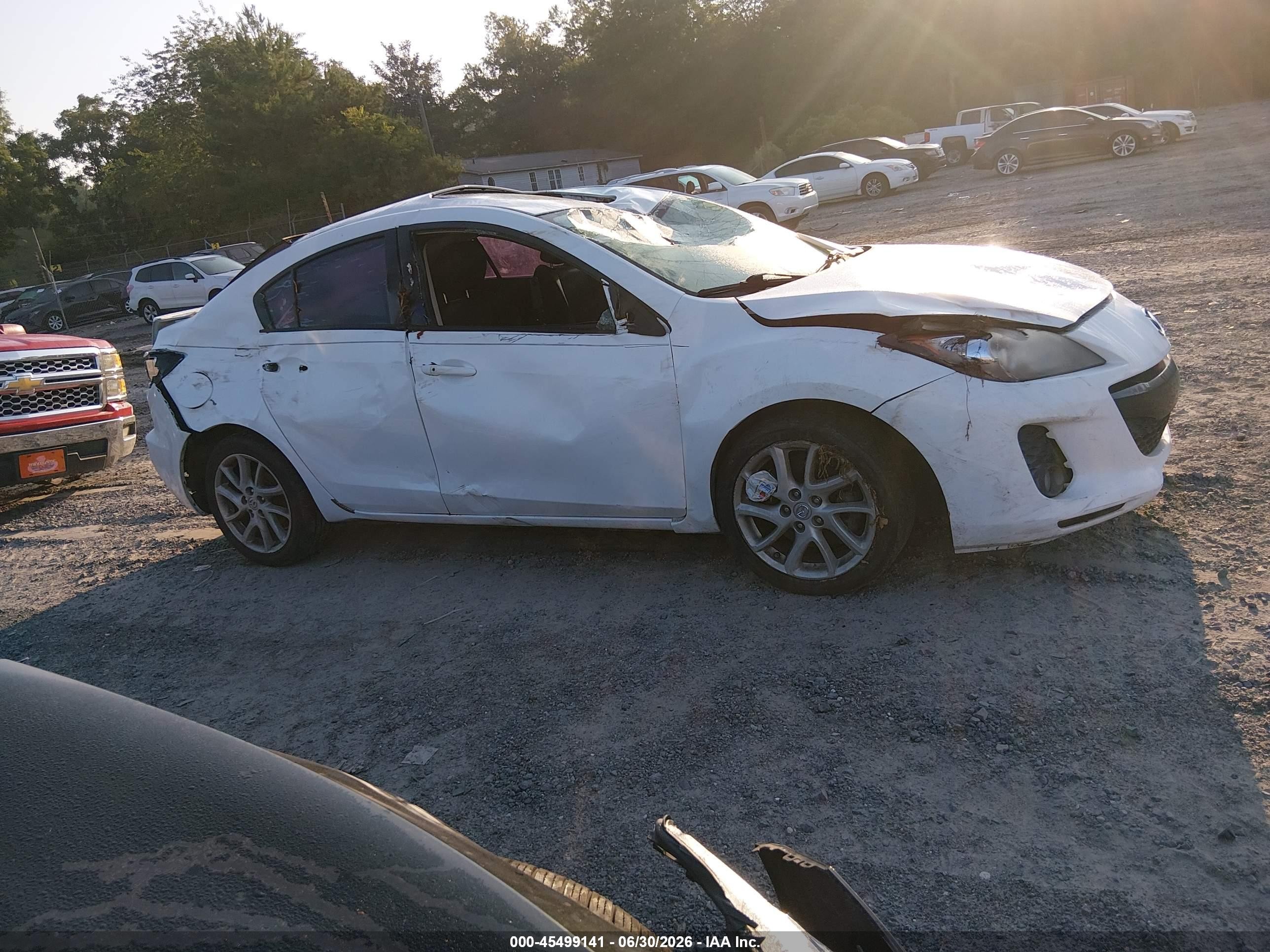 2012 Mazda Mazda3 S Touring White vin: JM1BL1V5XC1582276