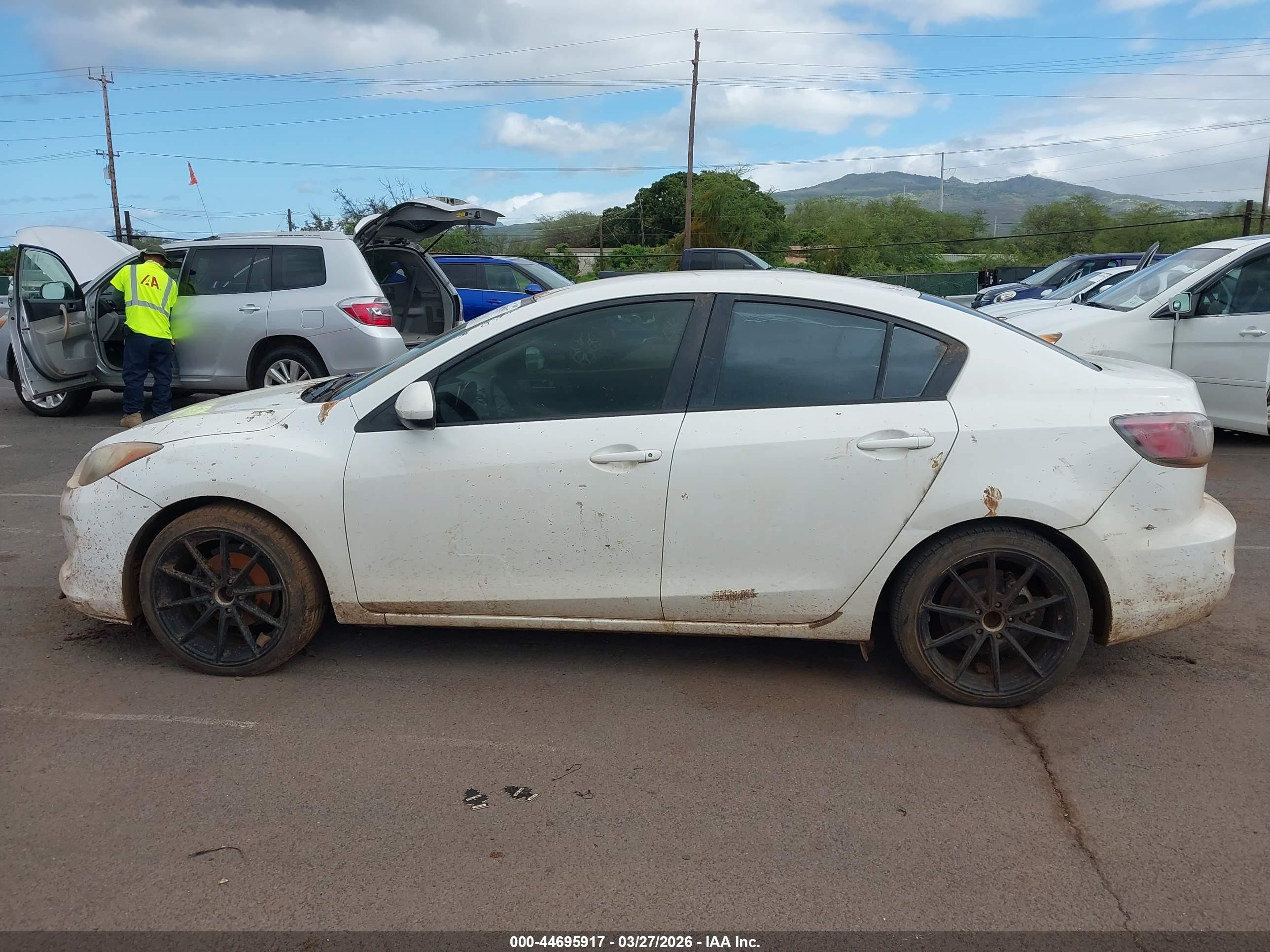 2012 Mazda Mazda3 I Touring White vin: JM1BL1V71C1568543