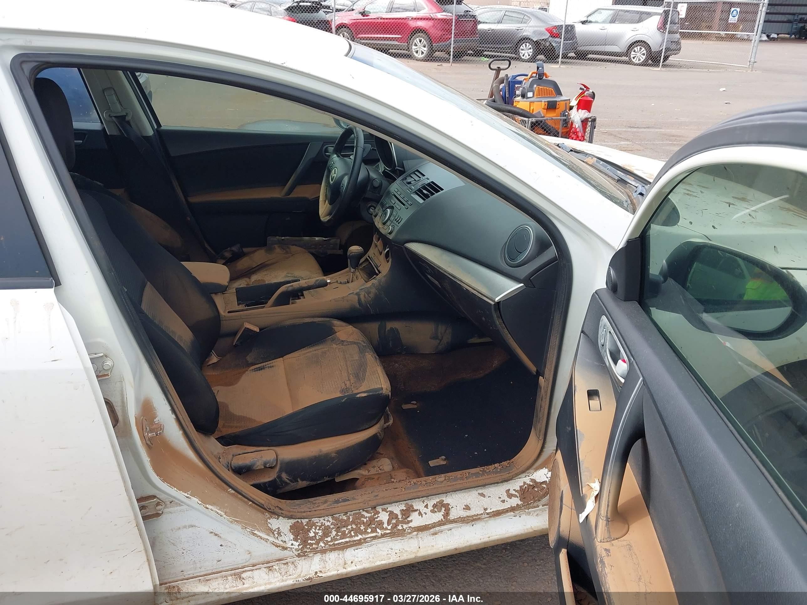 2012 Mazda Mazda3 I Touring White vin: JM1BL1V71C1568543