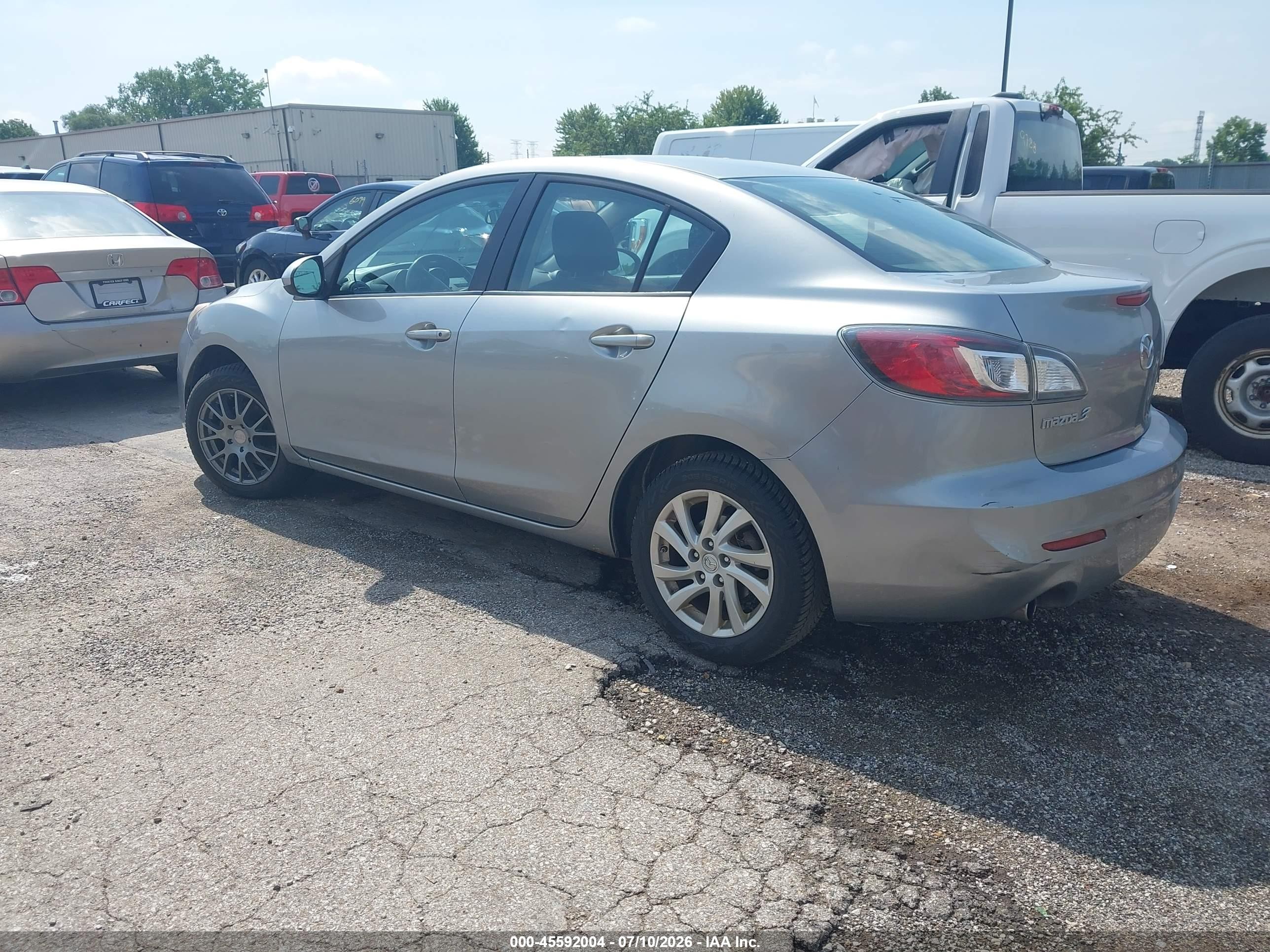 2012 Mazda Mazda3 I Touring Серебряный vin: JM1BL1V73C1551016