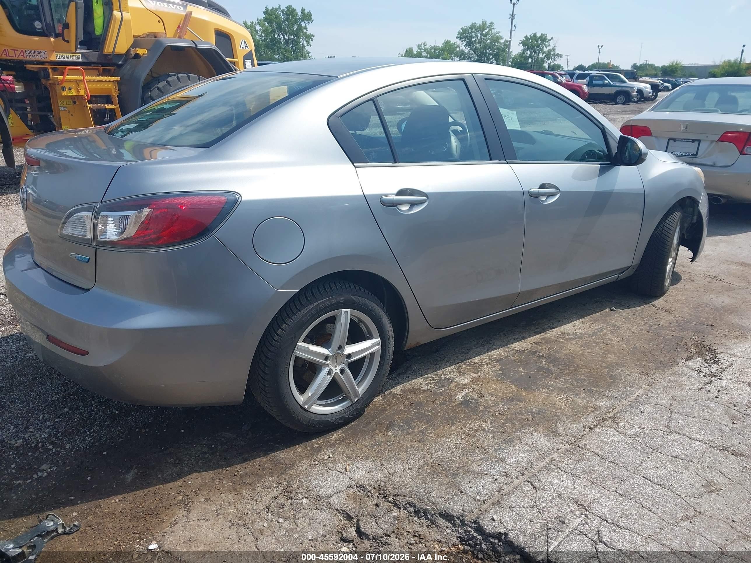 2012 Mazda Mazda3 I Touring Серебряный vin: JM1BL1V73C1551016